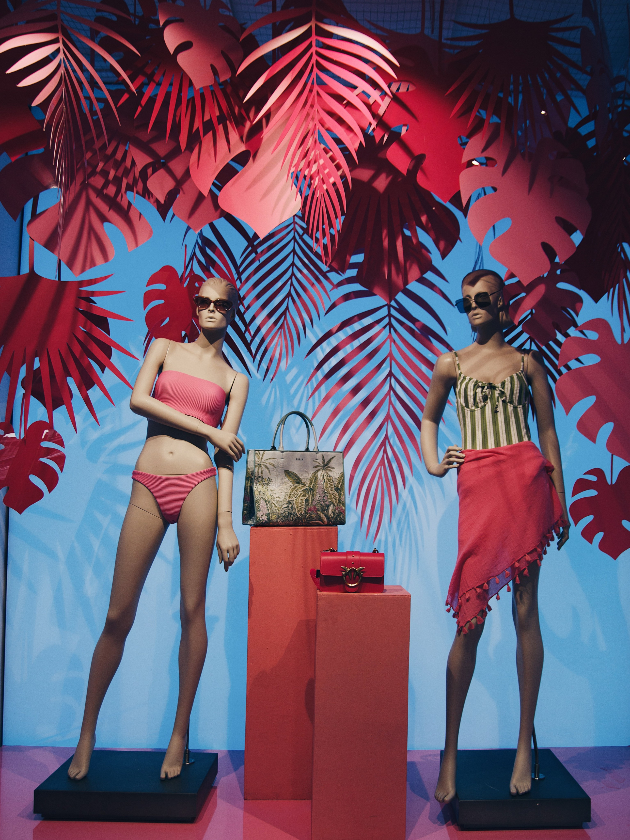 Оформление витрин Универмаг первый 2023. Ксения Почтарь. Декоратор и флорист, город Владивосток