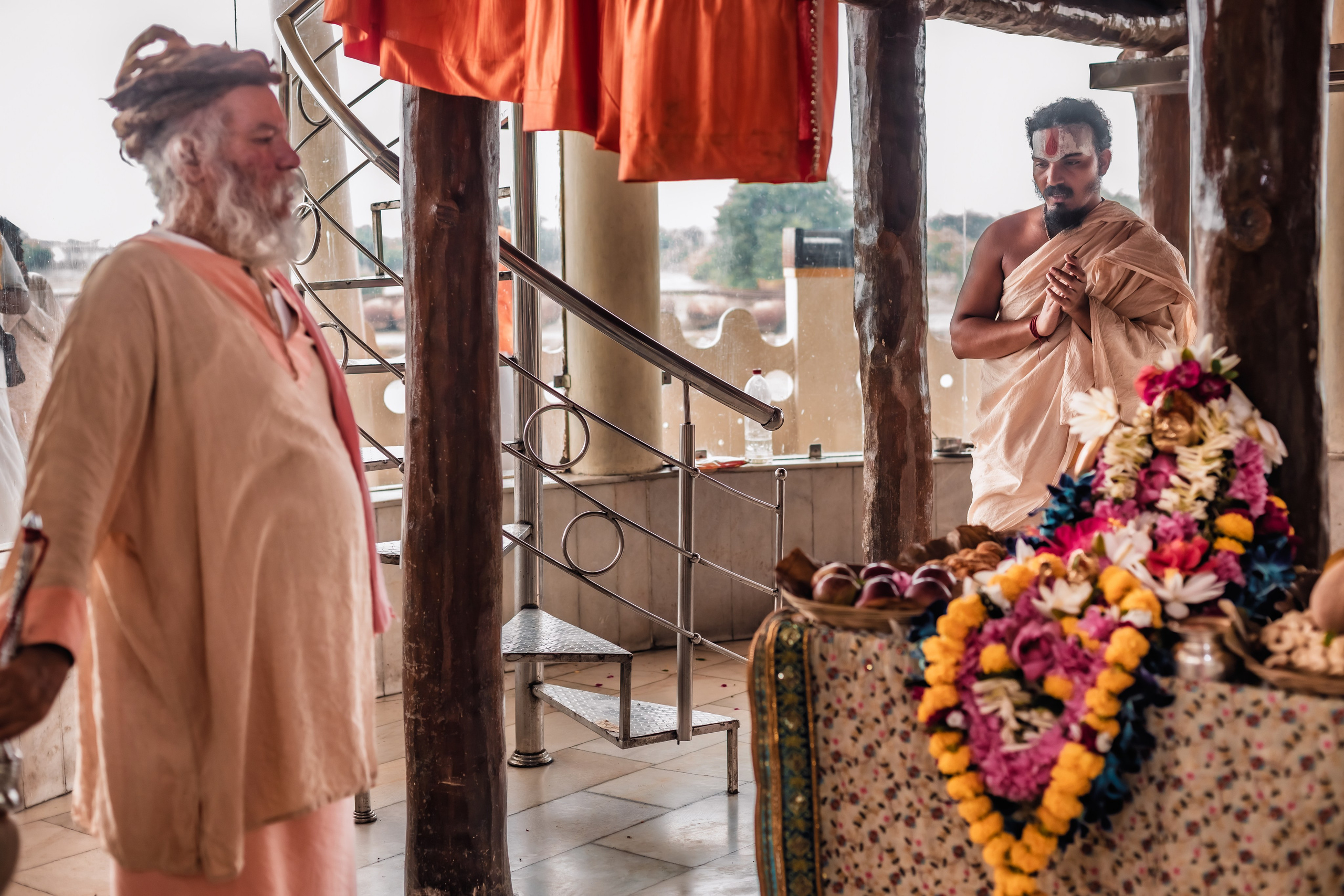 Abhisheka Devraha Baba on Sri Devdas ji maharaj bd. Mariam Bagdasaryan