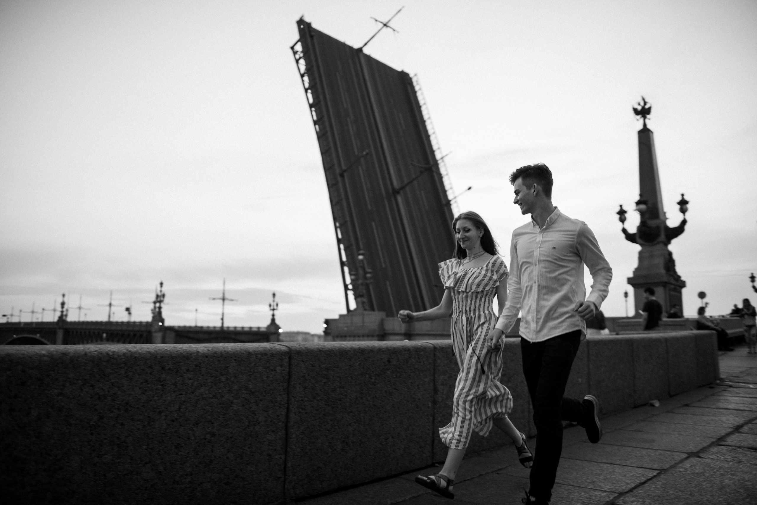 Artem & Tanya. Raised bridges. Портретный и концептуальный фотограф в Санкт-Петербурге Роман Башкиров