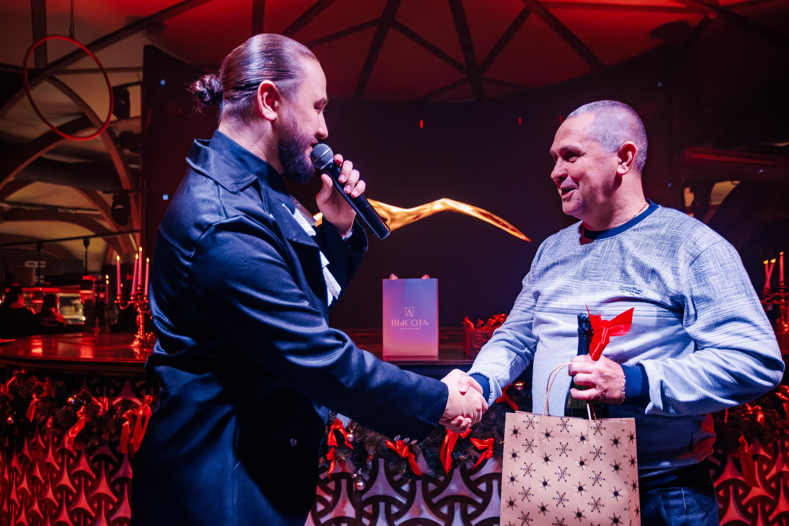 Новогодняя шоу-программа «MAGIC TIME» в PTIZZA BAR_Ялта_31.12.2025. Аминов Руслан | Фотограф