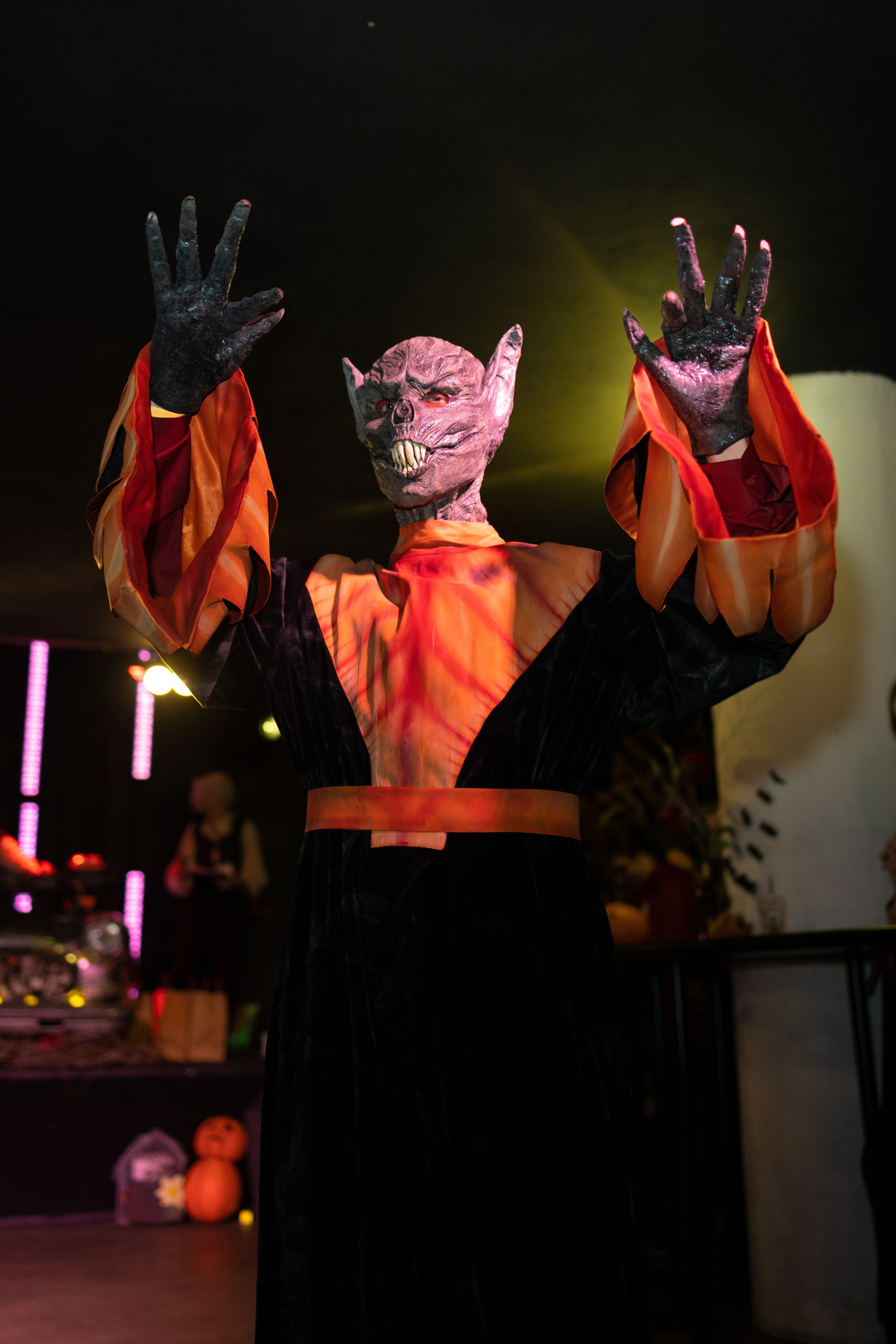 ГИКROLL: ночь Дракулы. Олег Катакинов| Репортажный фотограф в городе у моря (Владивосток)