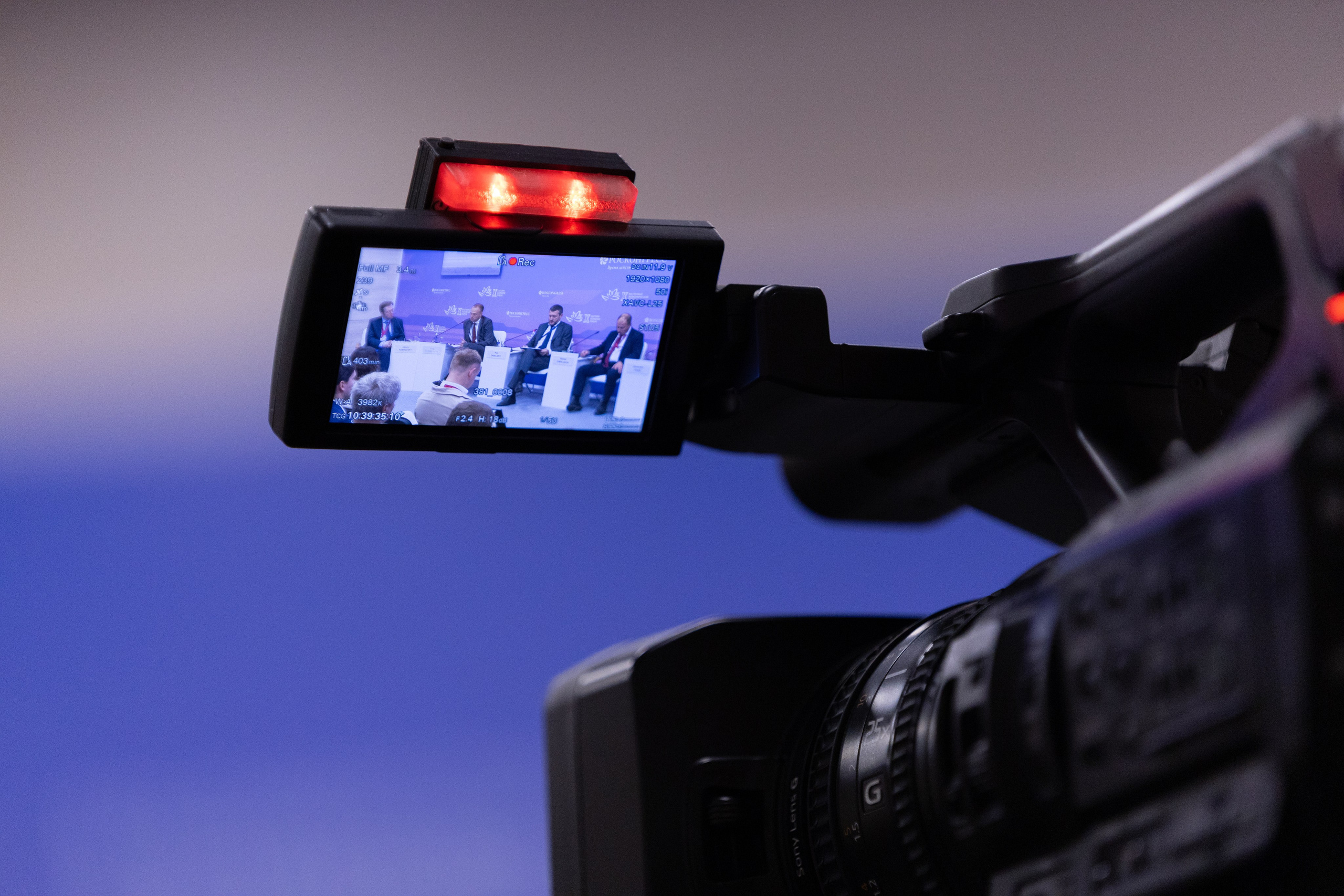 ВЭФ 2025. Олег Катакинов| Репортажный фотограф в городе у моря (Владивосток)