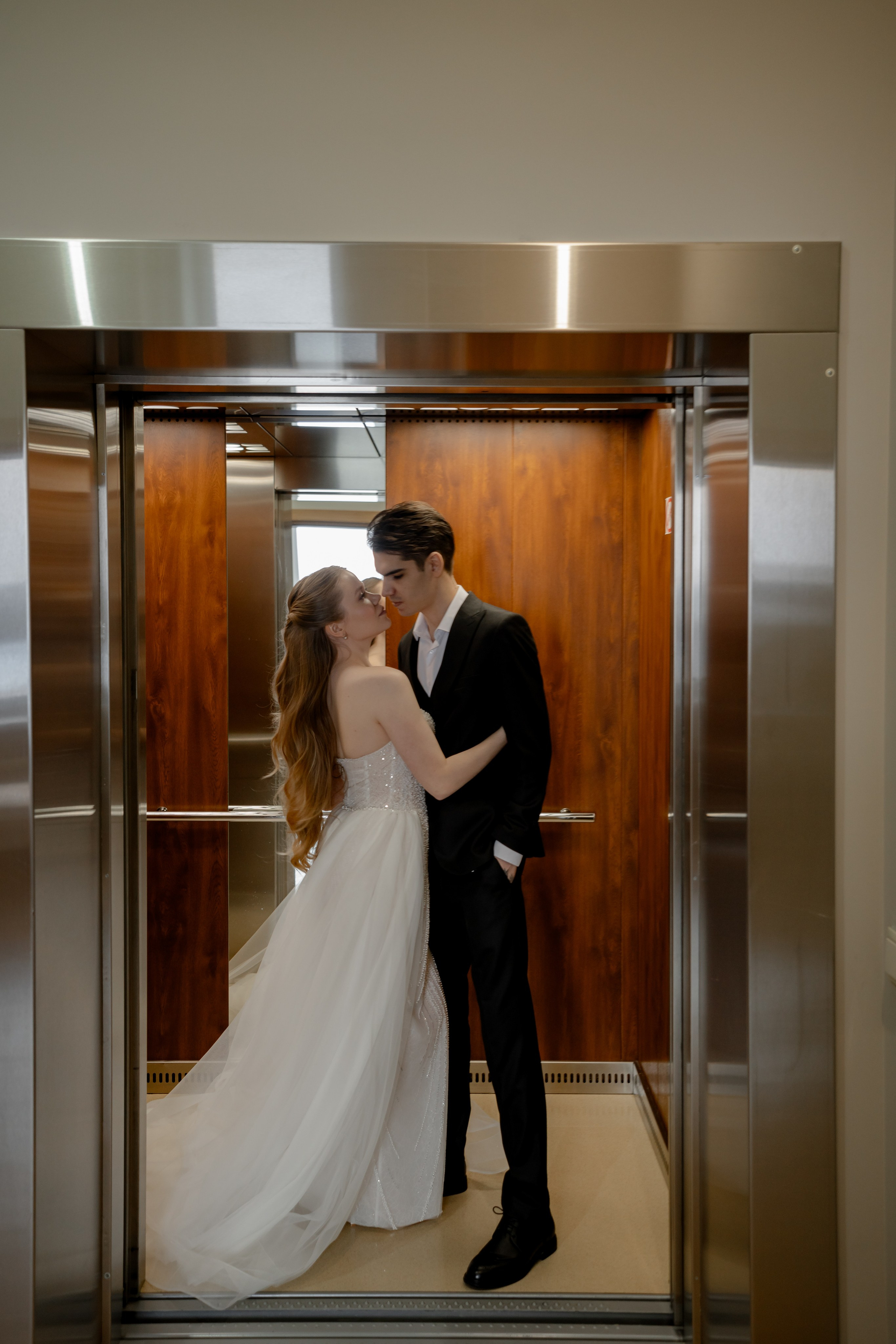 СВАДЕБНАЯ СЬЕМКА СБОРОВ В ОТЕЛЕ И ВЫЕЗД НА ЦЕРЕМОНИЮ (СНЯТО В СИБИРЕ В НИЖНЕВАРТОВСКЕ)М. Профессиональный фотограф, Санкт-Петербург — Виктория Богомолова