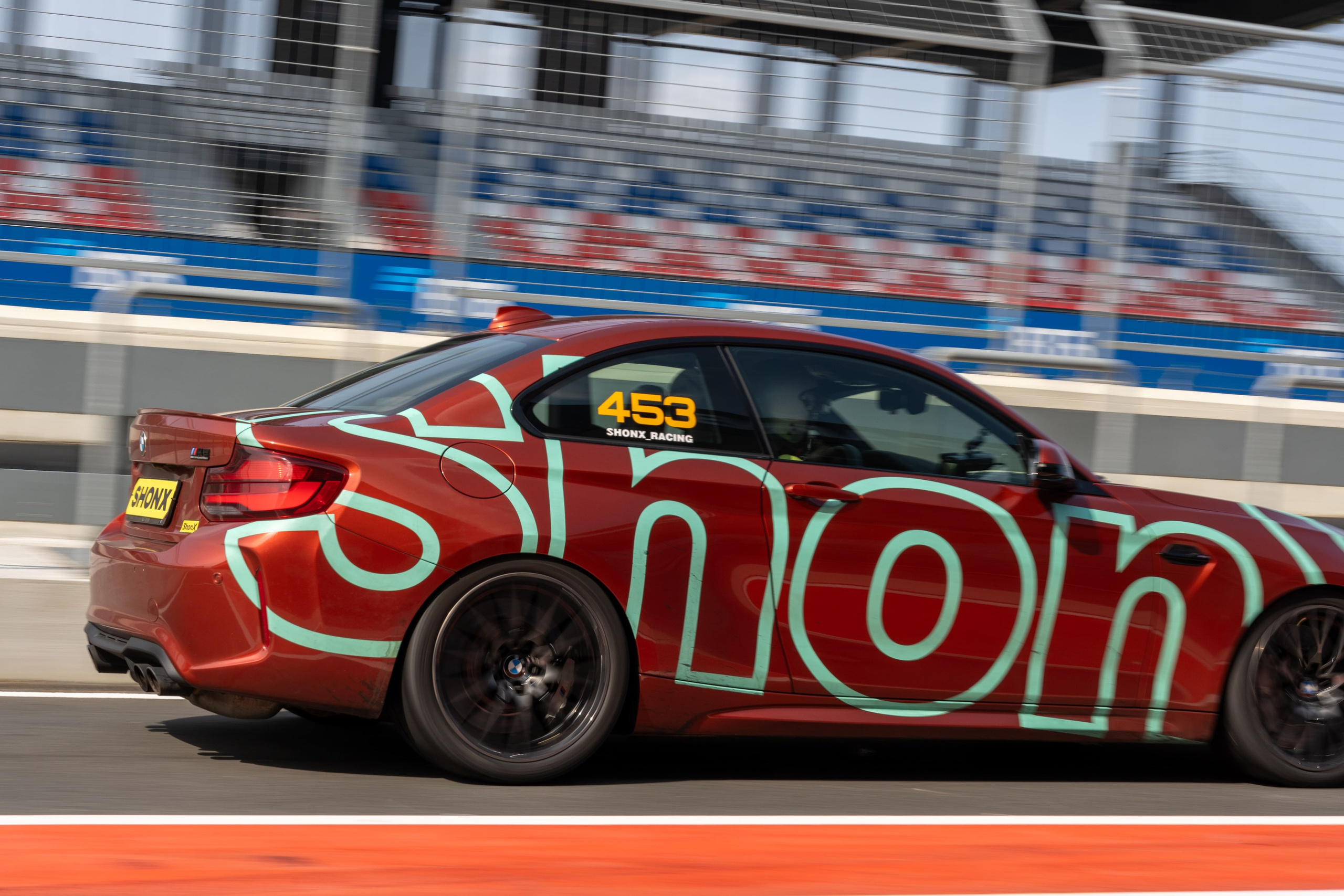 Гоночный BMW 453 на трассе Игора Драйв от спортивного фотографа Санкт-Петербург