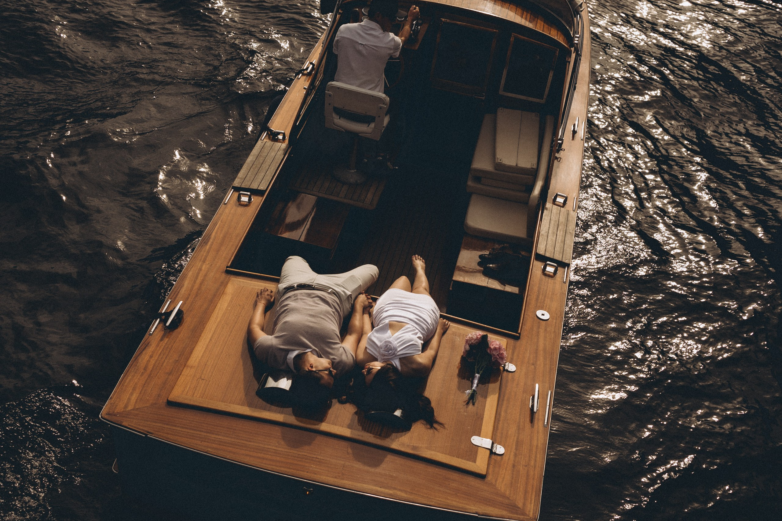 СВАДЕНБНАЯ СЬЕМКА НА КАТЕРЕ ПО КАНАЛАМ САНКТ-ПЕТЕРБУРГА И В АКВАТОРИИ НЕВЫ. Профессиональный фотограф, Санкт-Петербург — Виктория Богомолова