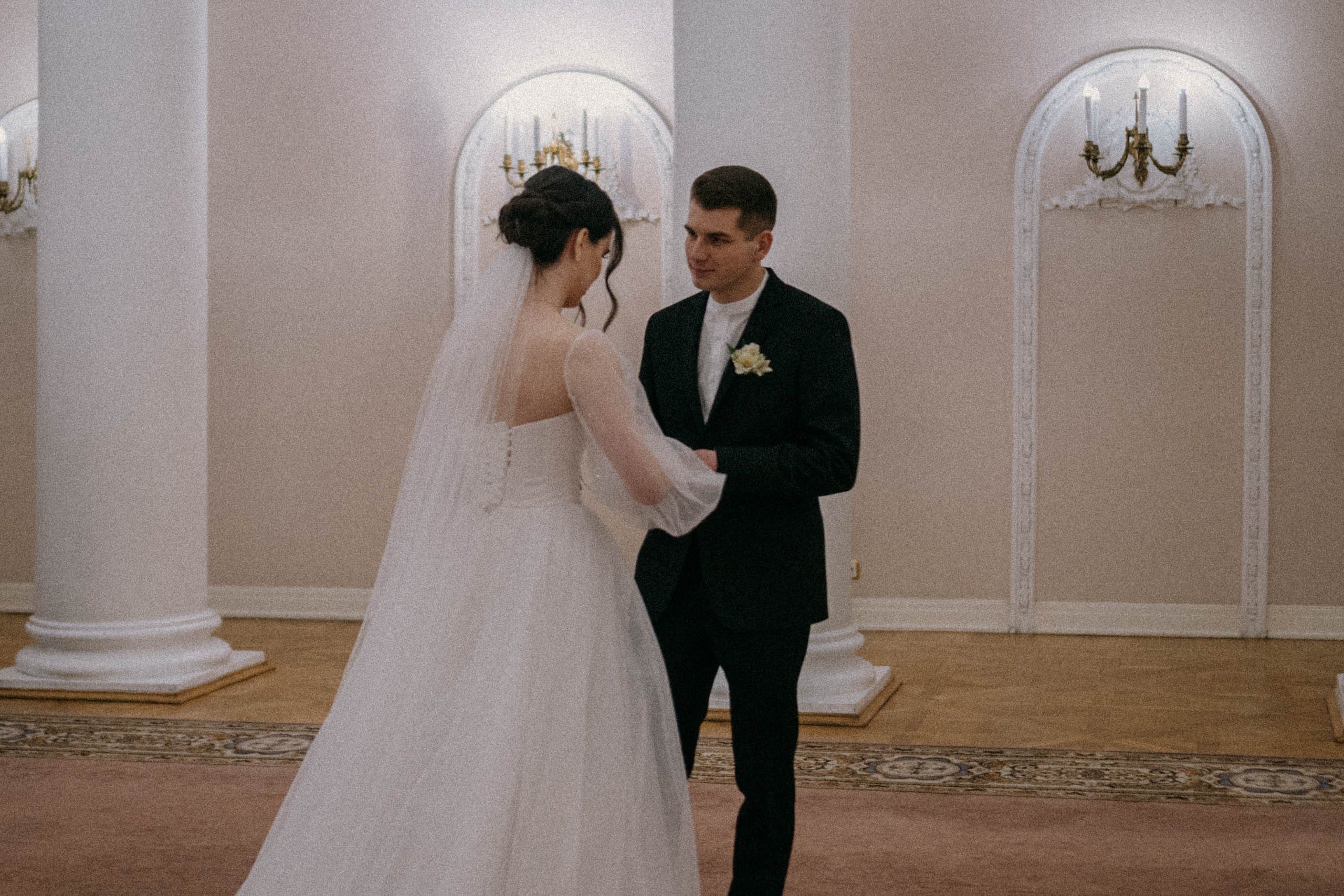 СВАДЕБНАЯ СЬЕМКА ПАРЫ В ГОРОДЕ ПУШКИН В ПАРКЕ ЕКАТЕРИНЕНСКОМ В НОЯБРЕ. Профессиональный фотограф, Санкт-Петербург — Виктория Богомолова