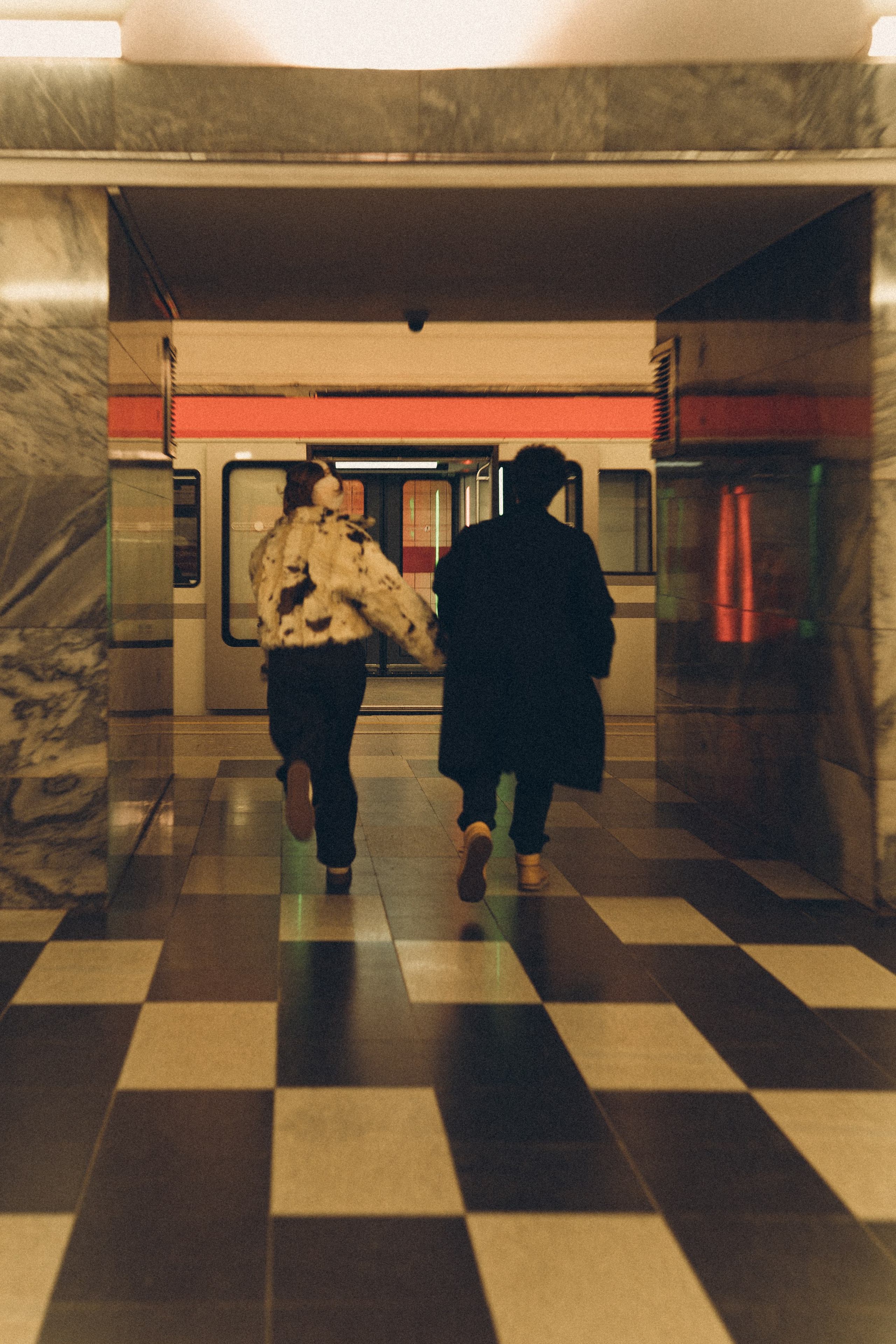 НОВОГОДНЯЯ ФОТОСЕСИИЯ ПАРЫ В МЕТРО ЛЮБОВЬ. Профессиональный фотограф, Санкт-Петербург — Виктория Богомолова