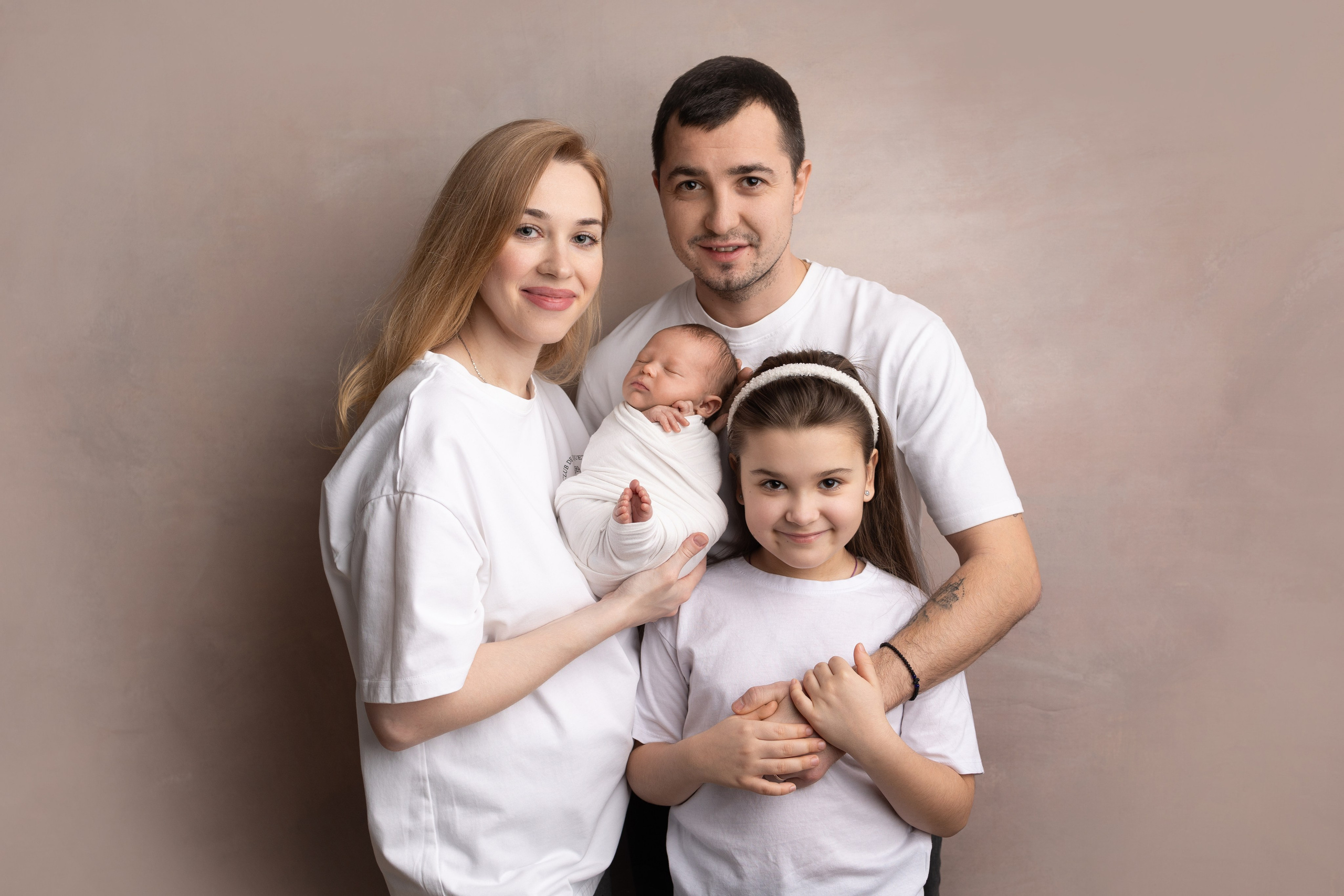 Портфолио Семья - Фотограф новорожденных: моменты счастья и связи. Фотограф новорожденных: волшебные моменты первых дней жизни