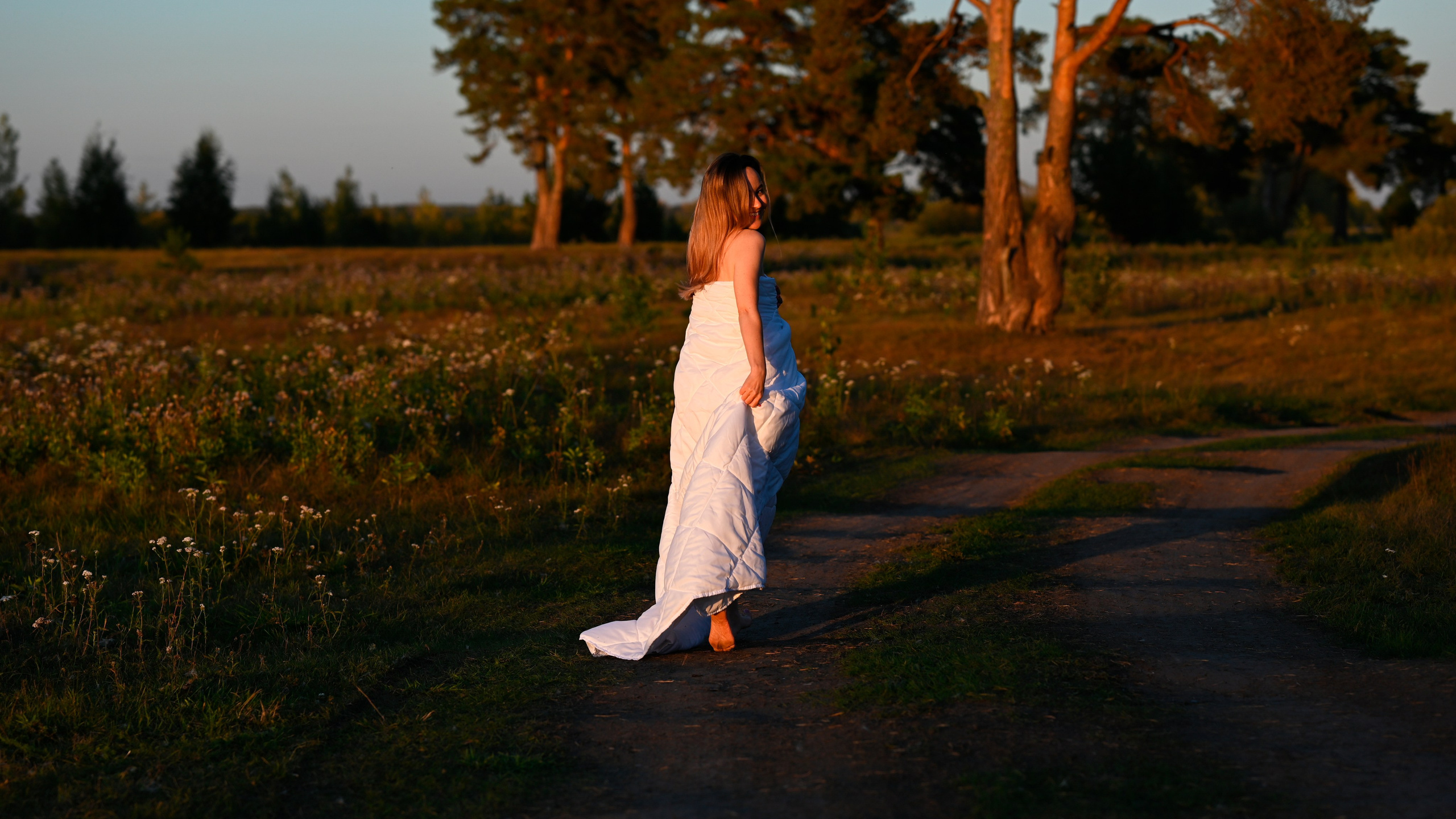 Фотосессия в одеяле на природе