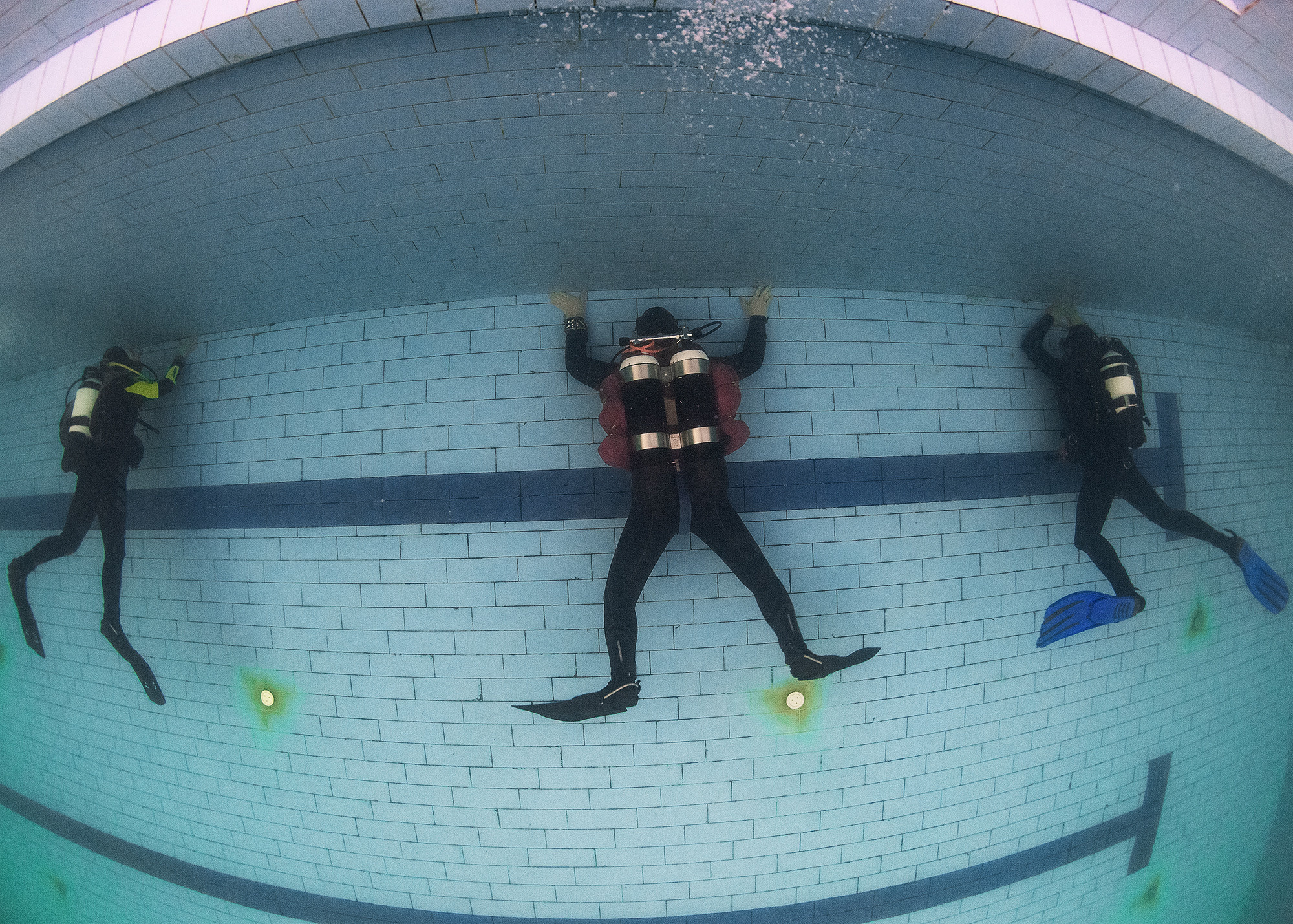 тренировка дайверов под водой  в бассейне СКА Ростов