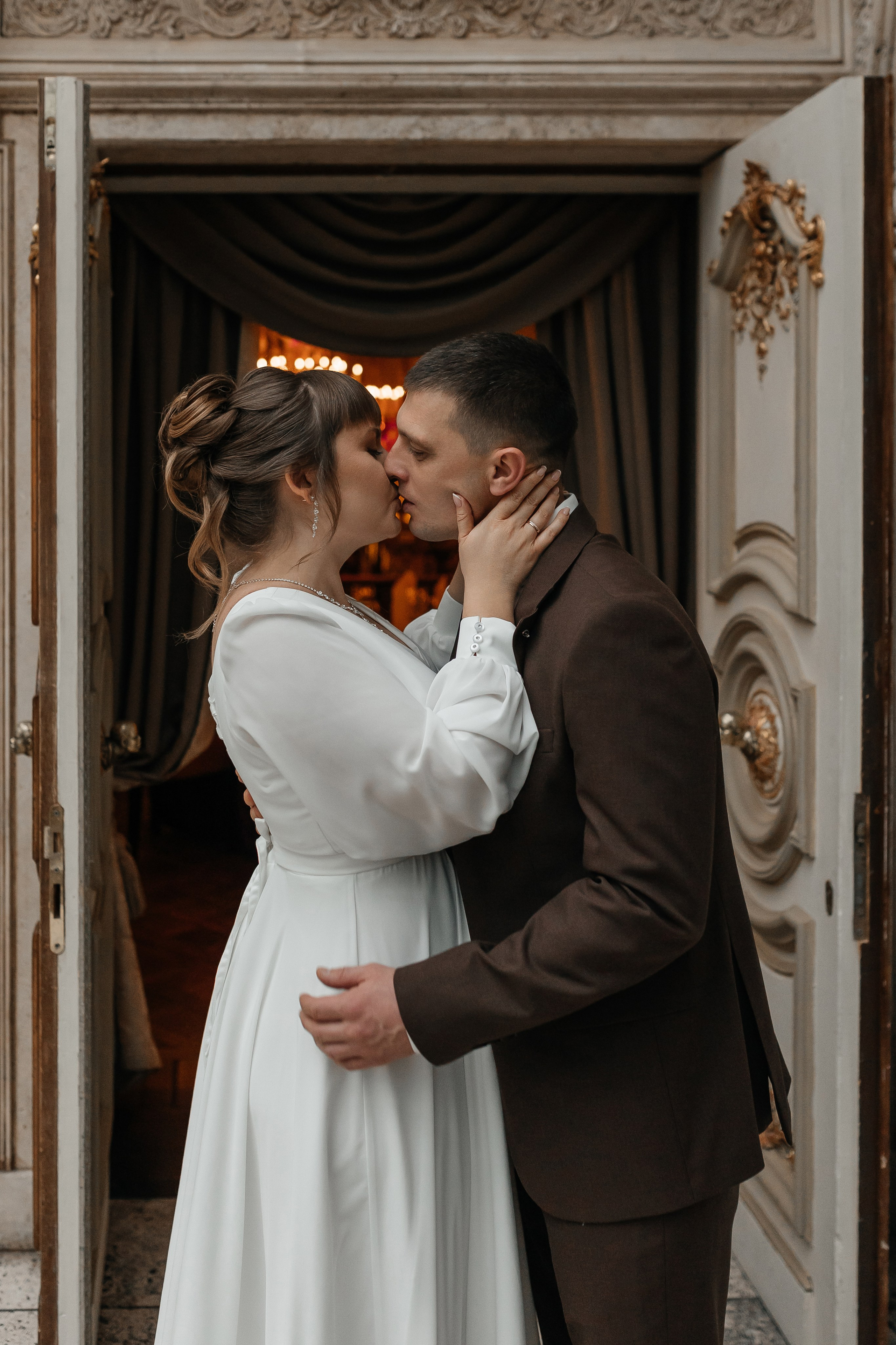 Свадебная фотосессия в ресторане Турандот. Свадебный фотограф в Москве Дарья Олендарёва