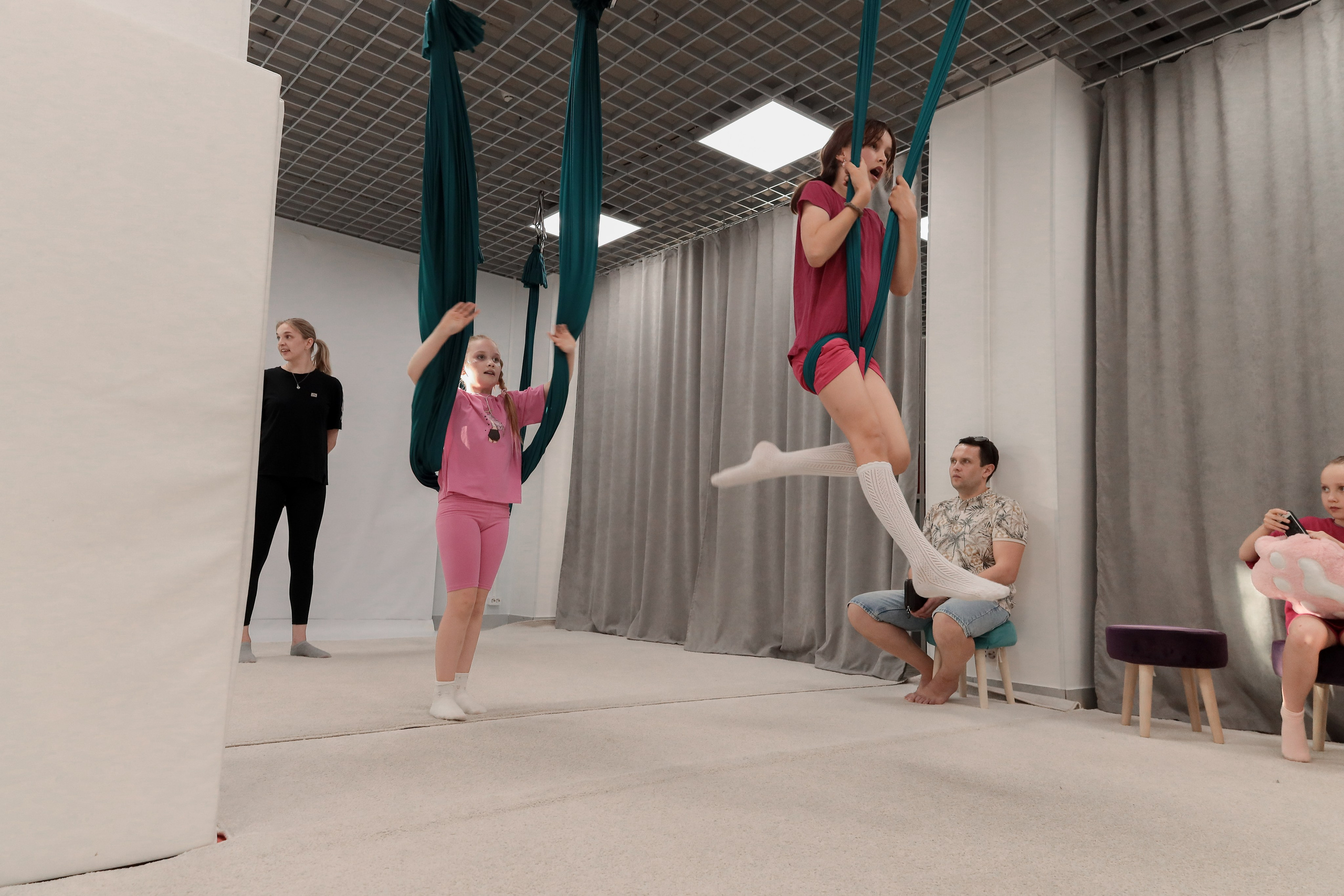 Детская аэройога. Фотограф Надршина Лилия