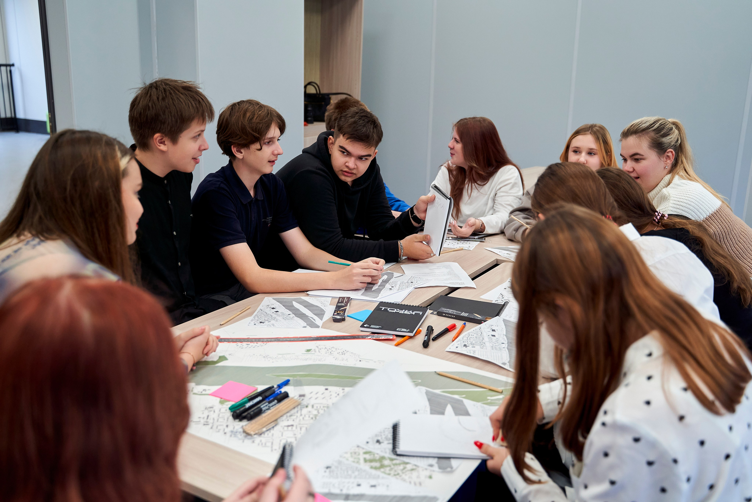 Городская экспедиция «Взрослый взгляд на Нижний» (Эн+ & Точка Урбан). Репортажный фотограф Вилянов Евгений. Нижний Новгород