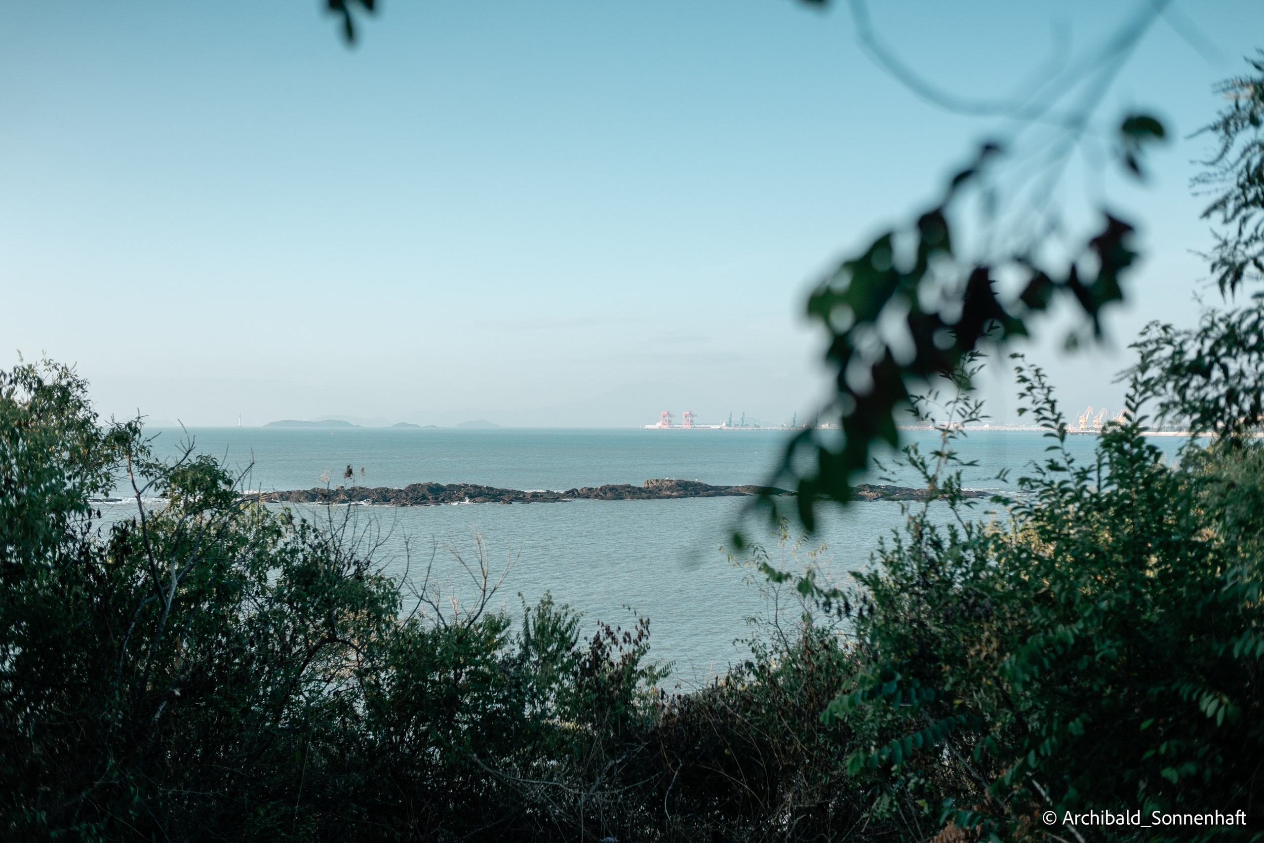 Kayaking in Huizhou, China. Photographer in Guangzhou, China. Archibald Sonnenhaft