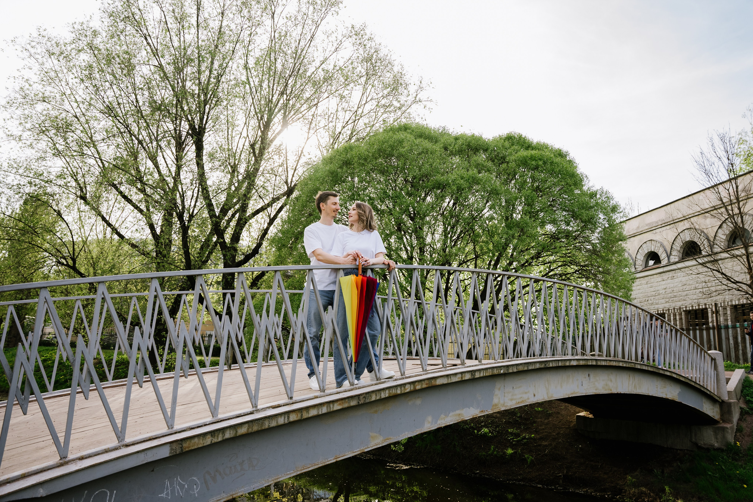 Под цветным зонтом