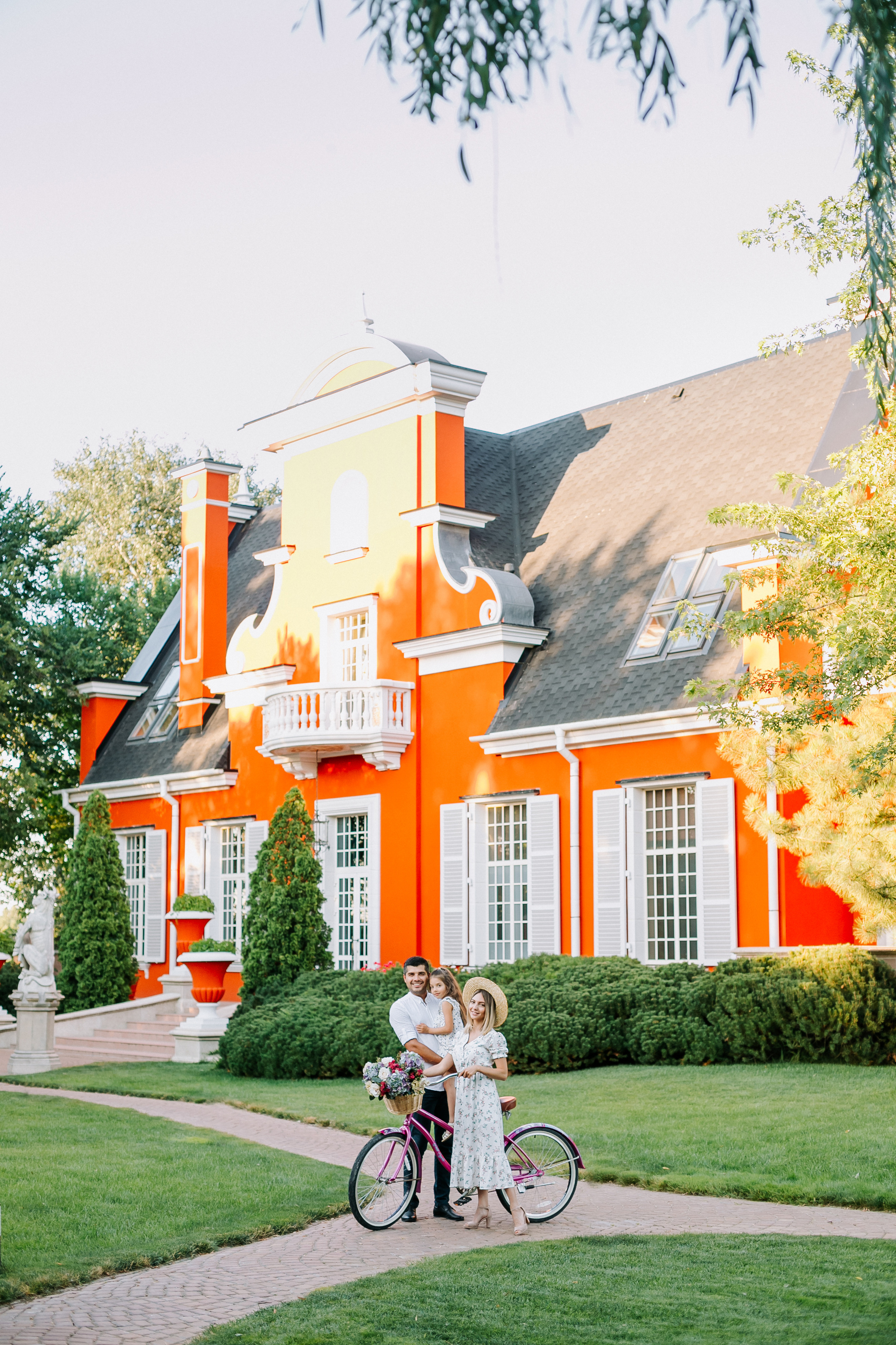 Family weekend at Old House. Maya Alieva Wedding Photographer in St.Petersburg