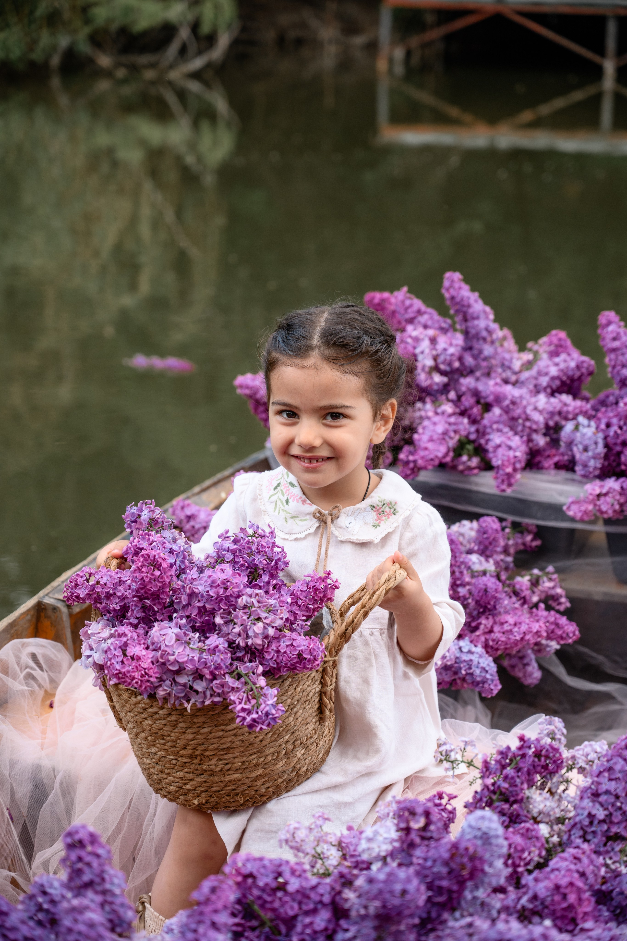 Лодка с сиренью. Фотограф в Ростове-на-Дону Оксана Филатьева