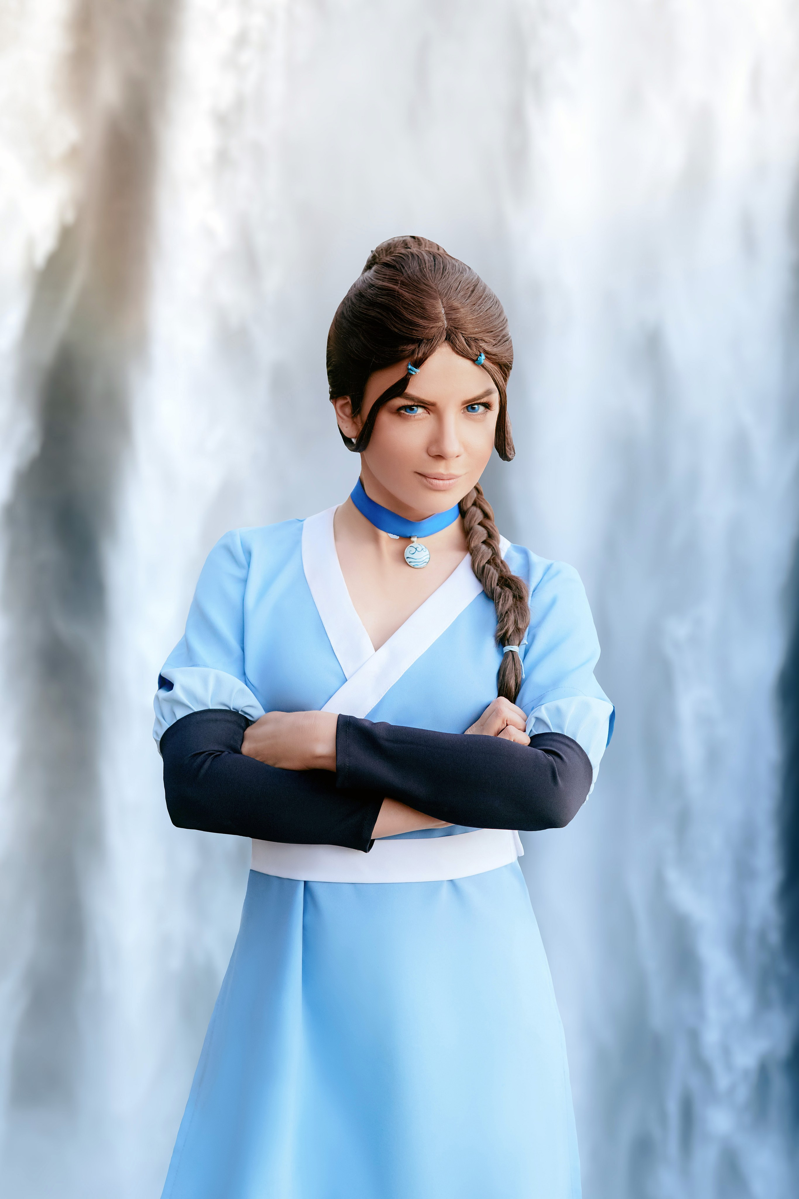 Косплей фотосессия на фоне водопада