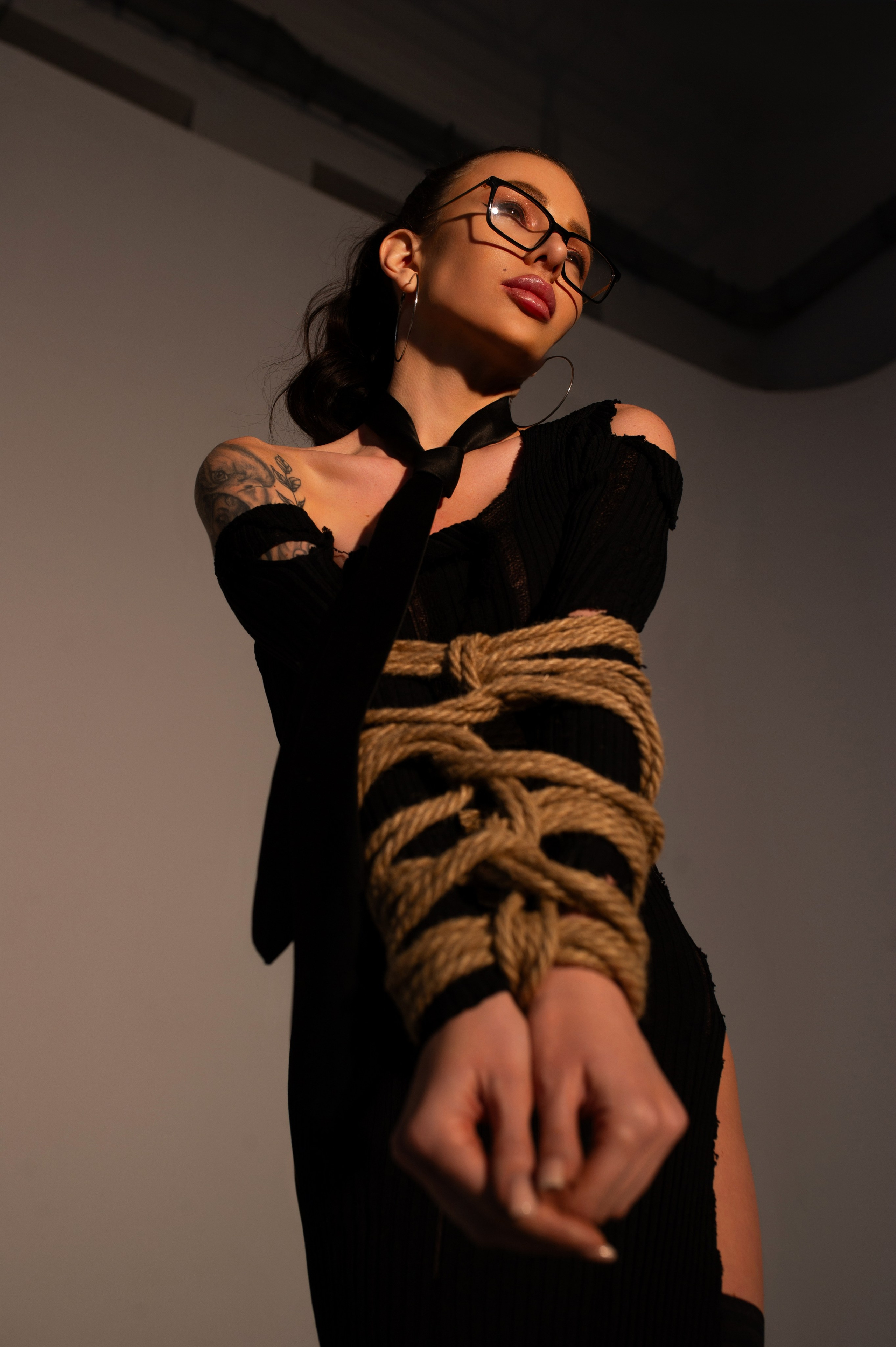 Фотосессия в стиле шибари. Александр Mr.Brass — фотографирую женский портрет в Москве