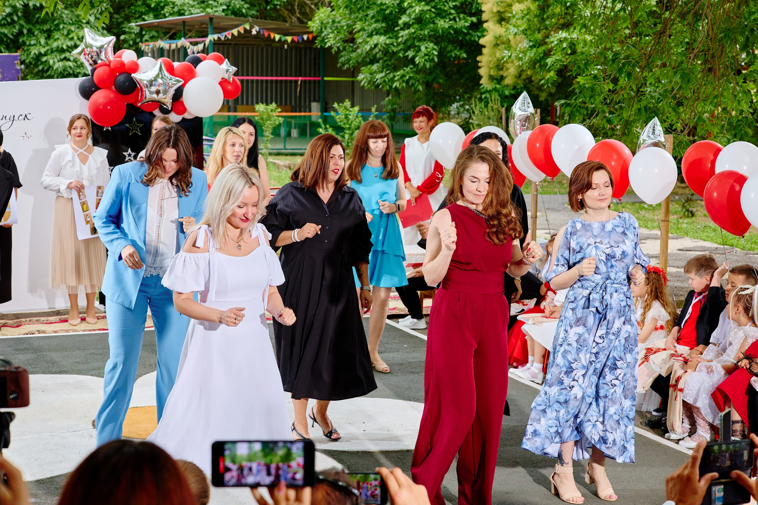 Выпускной 45 сад. Фотограф Выпускные альбомы Таганрог Сергей Коробченко