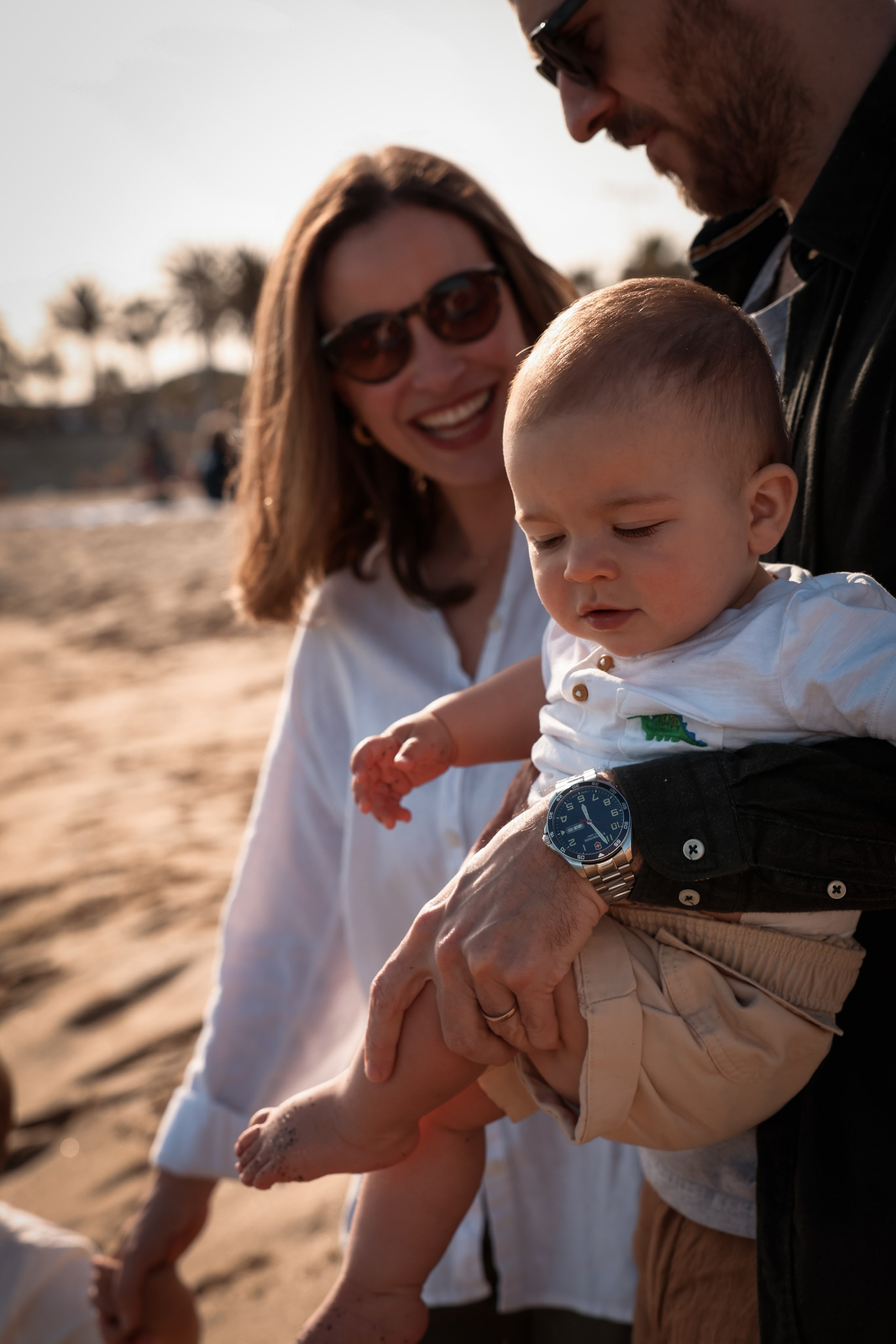 Family pizza at the sea. Natalia Zhuravleva|family, newborn, maternity photographer in Barcelona