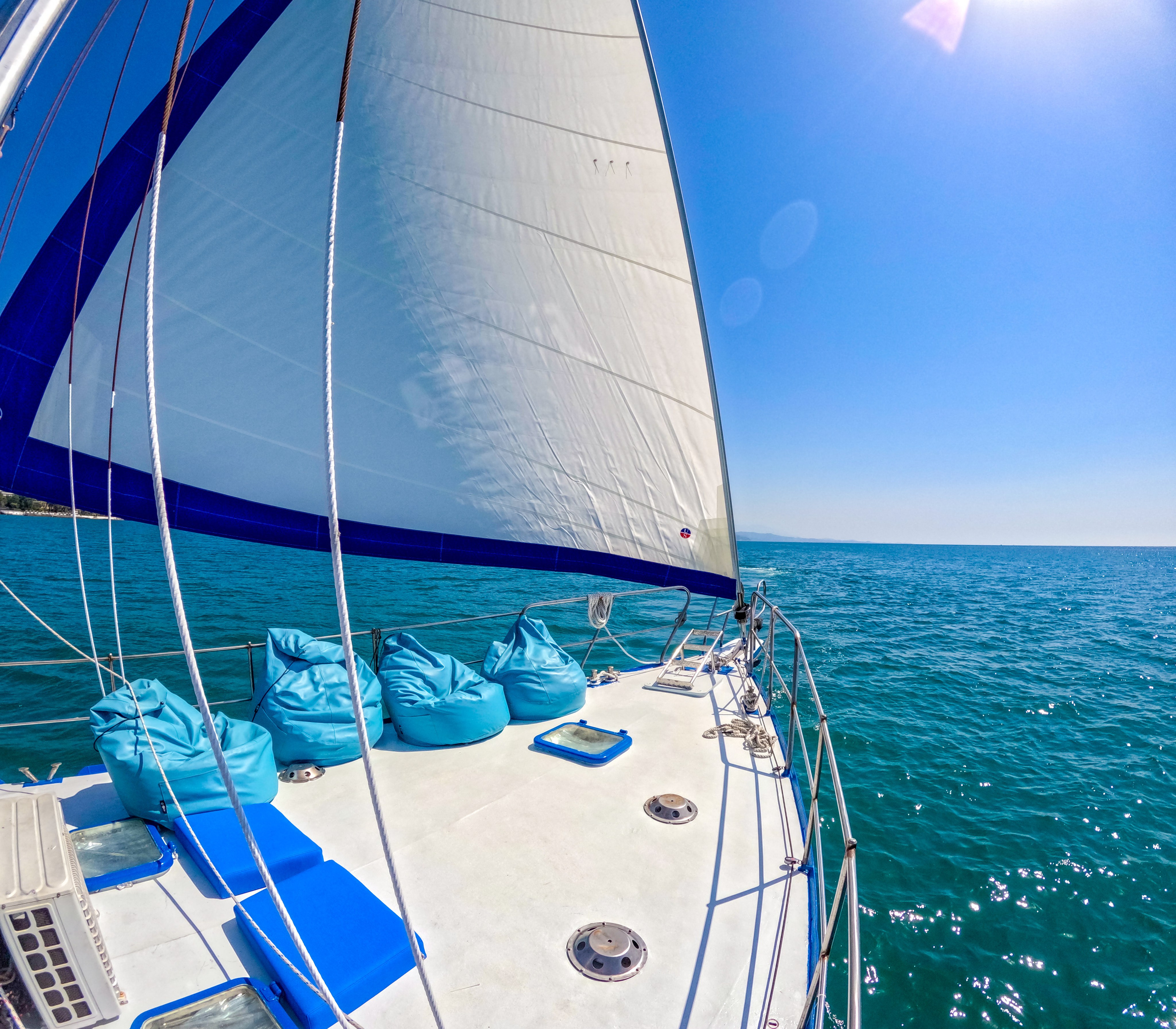 Парусная яхта ВОЛНА Аренда Яхты в Сочи Яхтанаморе YACHTANAMORE