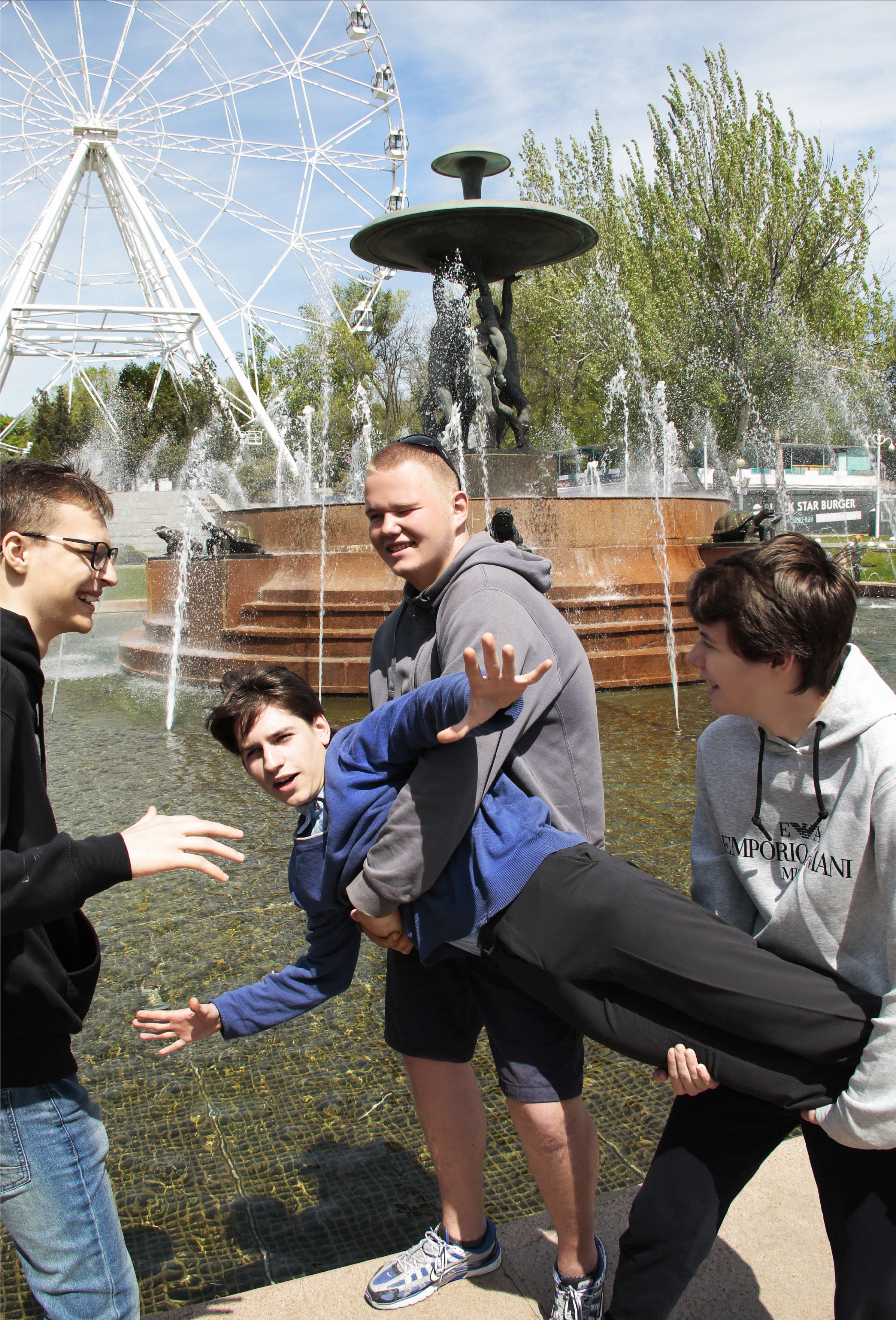 Выпускной альбом в Ростове-на-Дону