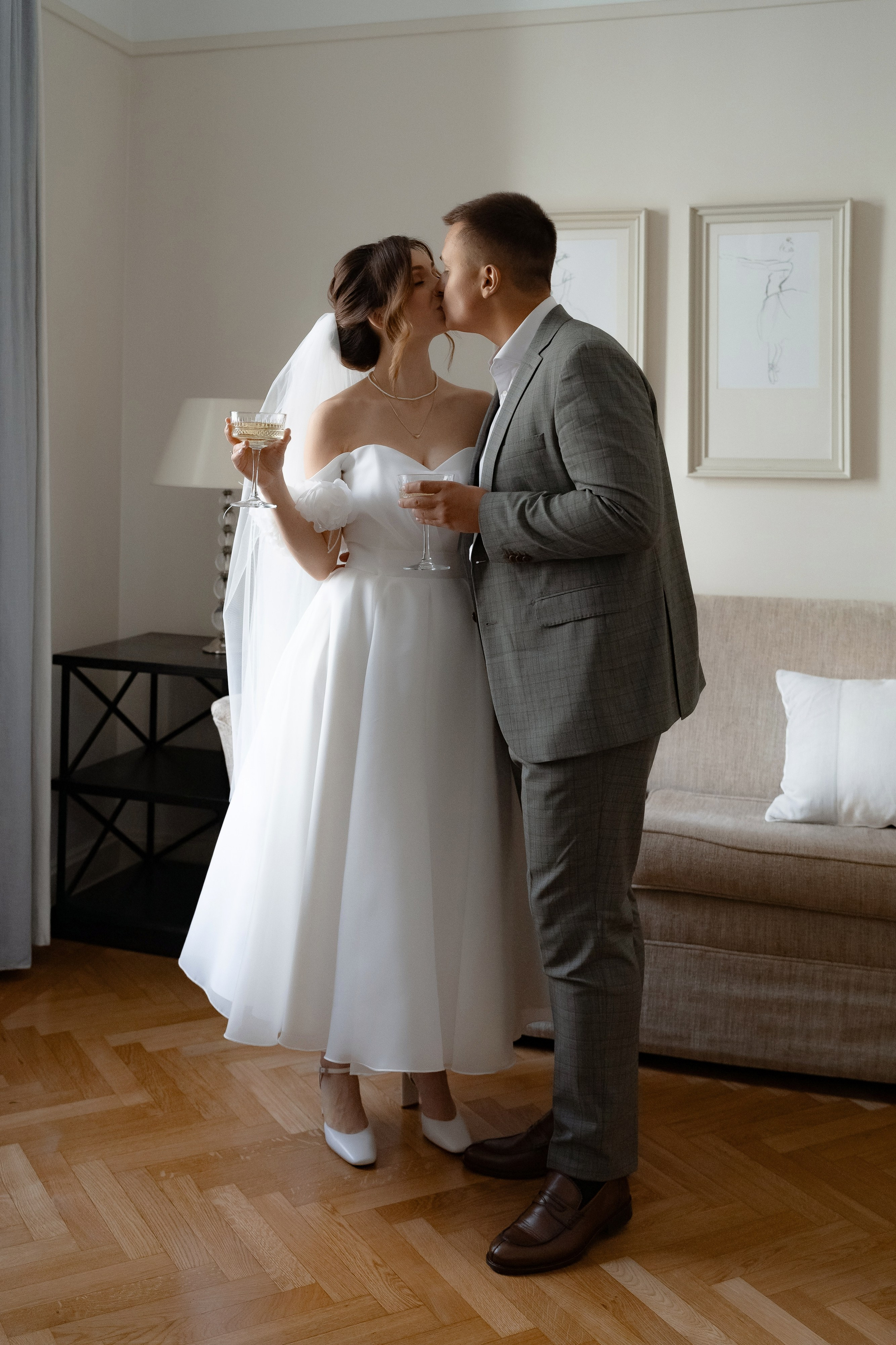 Эмоциональная встреча невесты с женихом