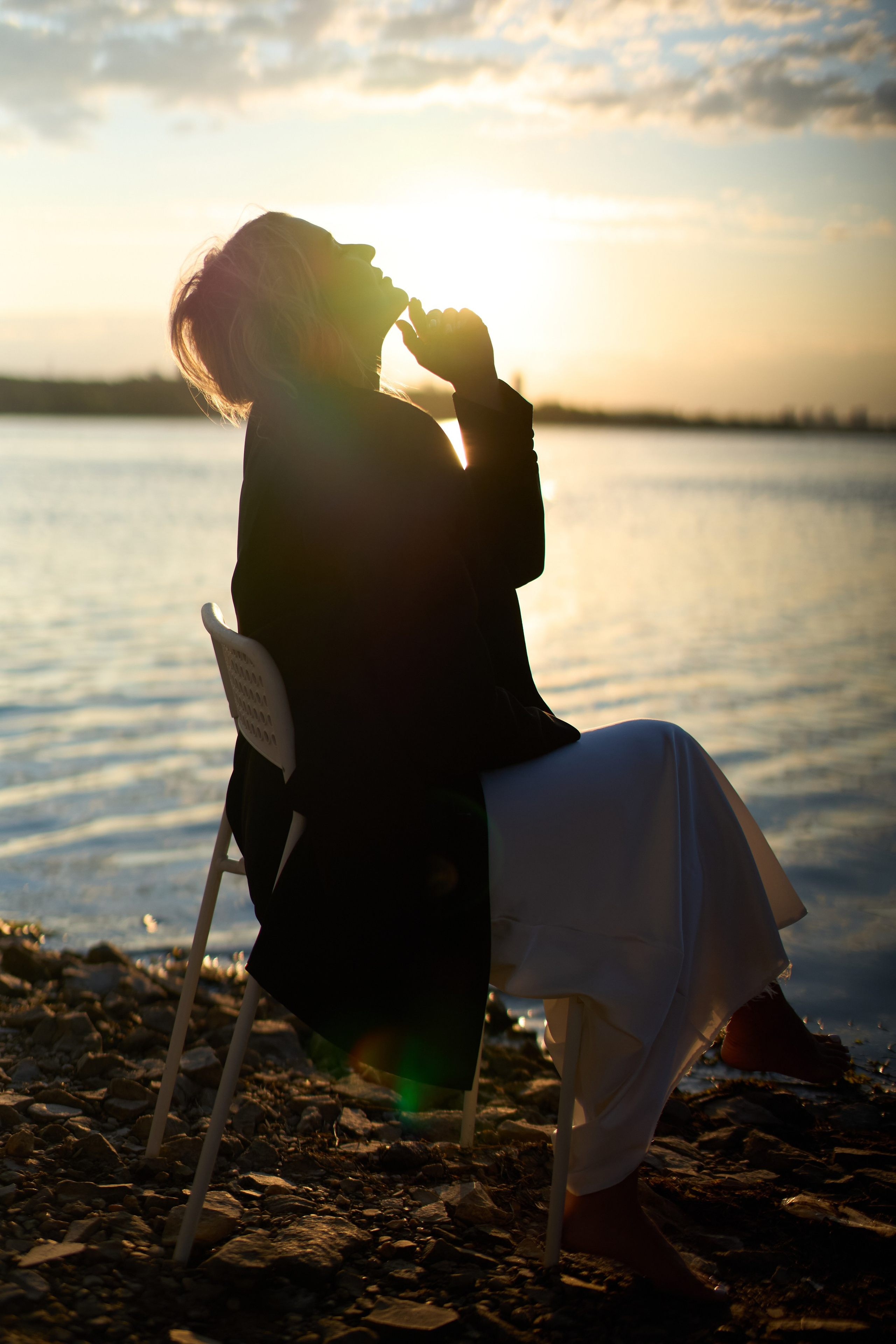 Фотосессия на закате под бугринским мостом. Репортажный и женский фотограф в Новосибирске