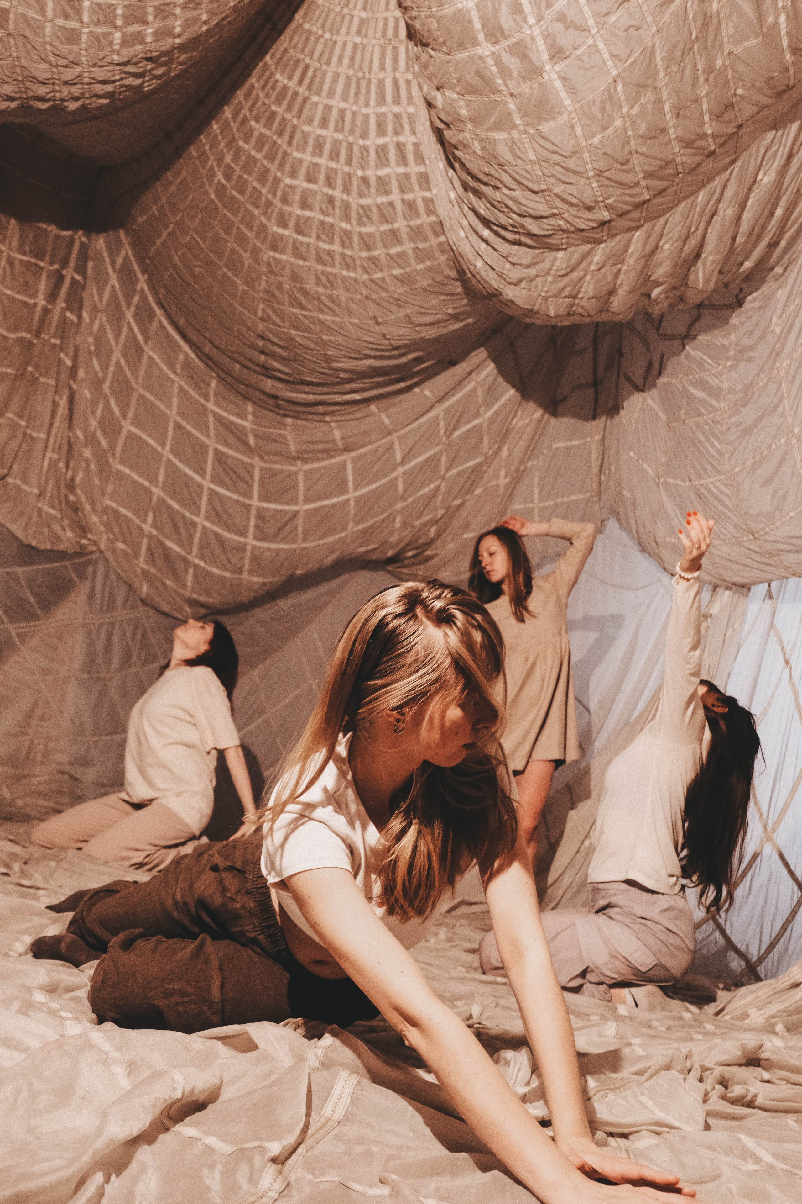From in(out)side / photo-dance therapy. Алисия Гадеева | Концептуальный фотограф mixed media | Санкт-Петербург