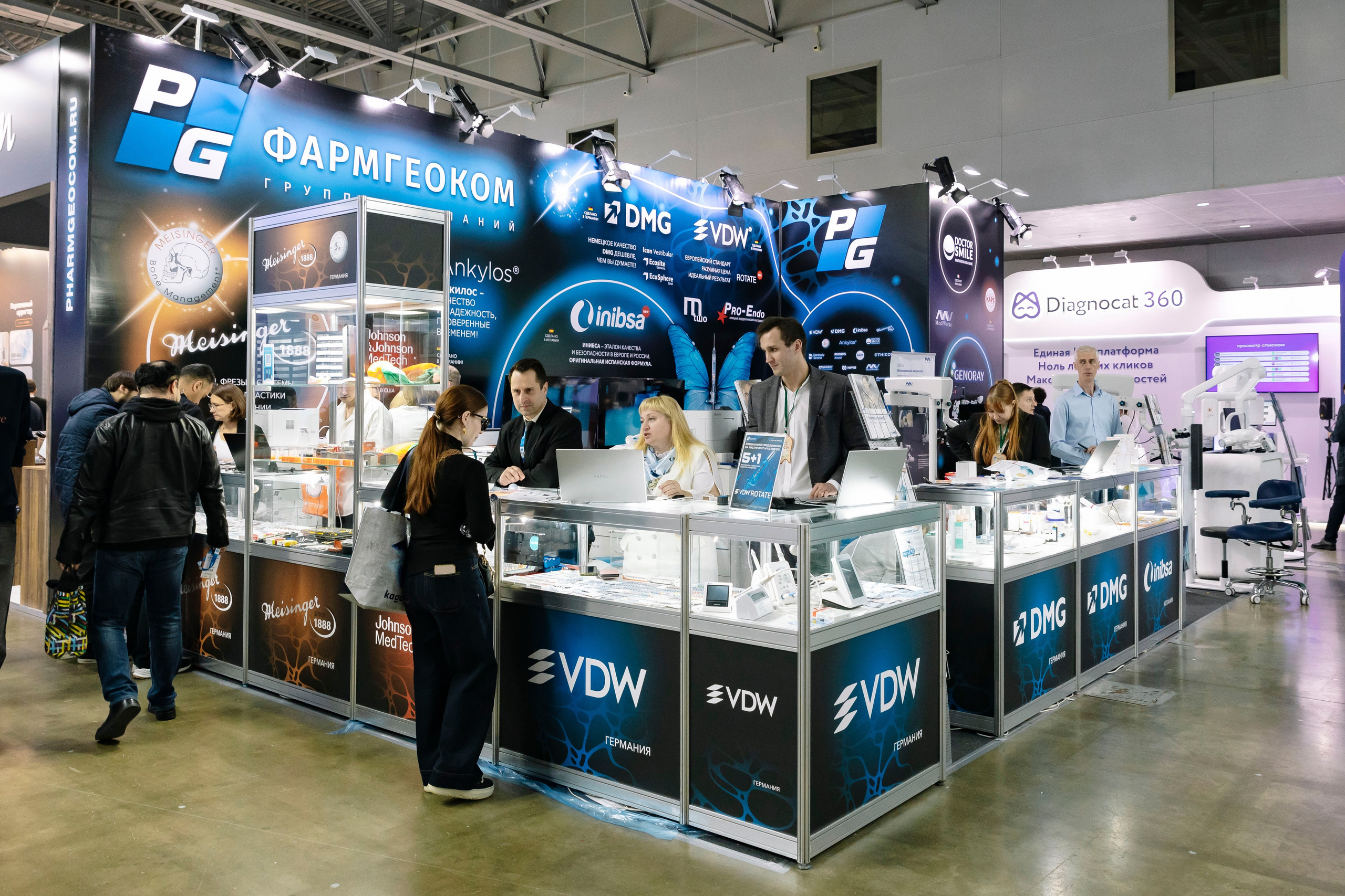 Стоматологическая выставка Dental Salon 2026. Профессиональный фотограф в Москве | Заказать фотосессию и съемку