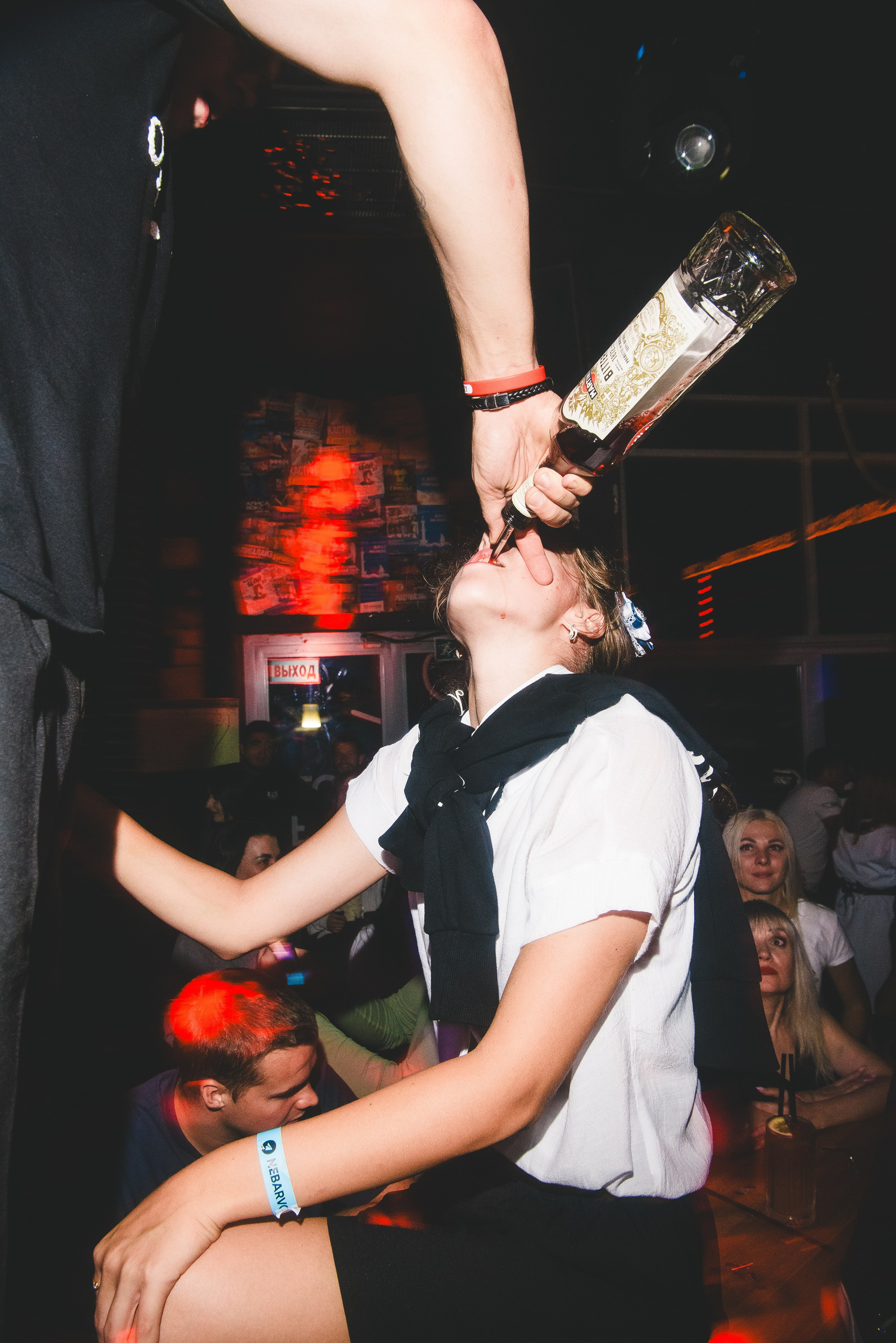Фотоотчёты о вечеринках для НеБар Волгоград. Или стиль «пьяный фотограф». Фотограф в Волгограде и Волжском Александр Горбань