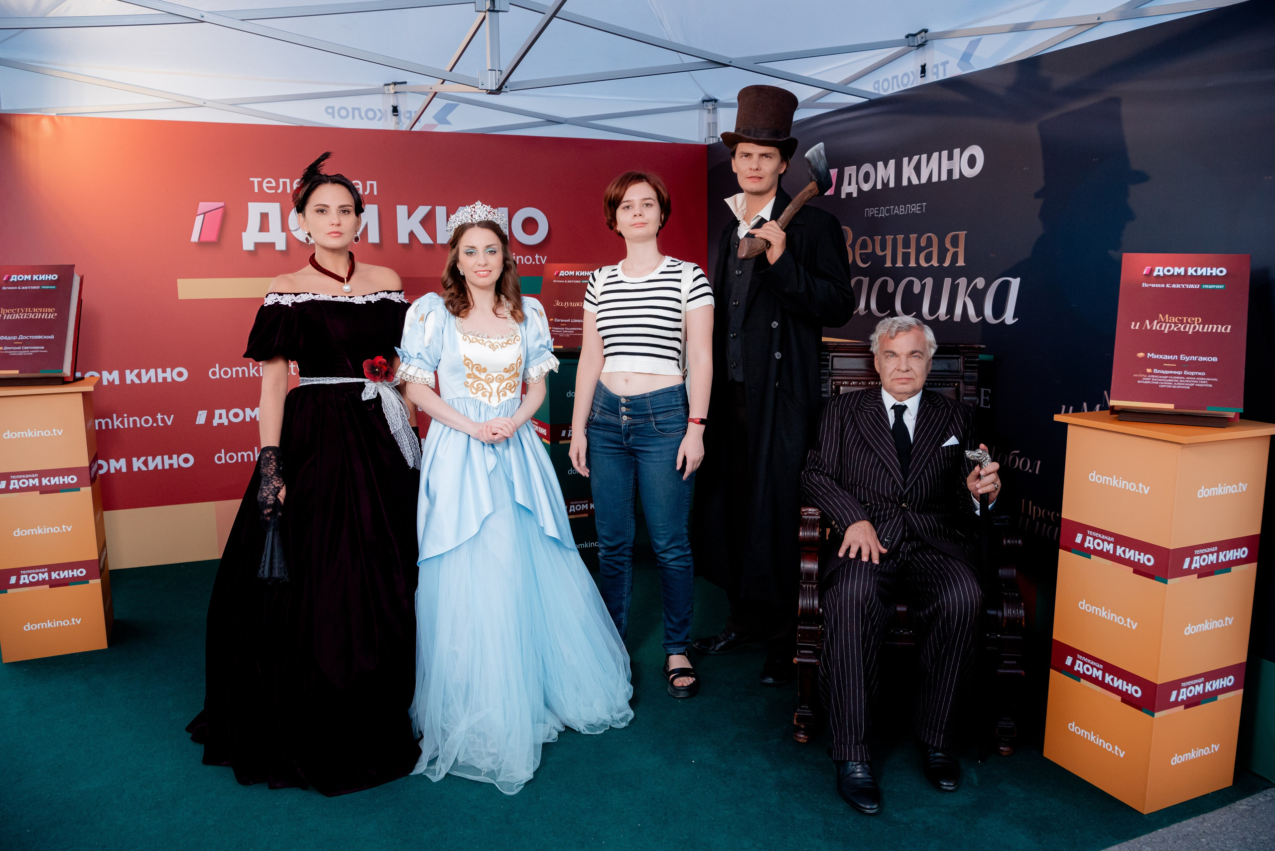 Портретные фото с артистами в палатке Триколор Дом Кинов на день города Волгоград. Фотограф в Волгограде и Волжском Александр Горбань