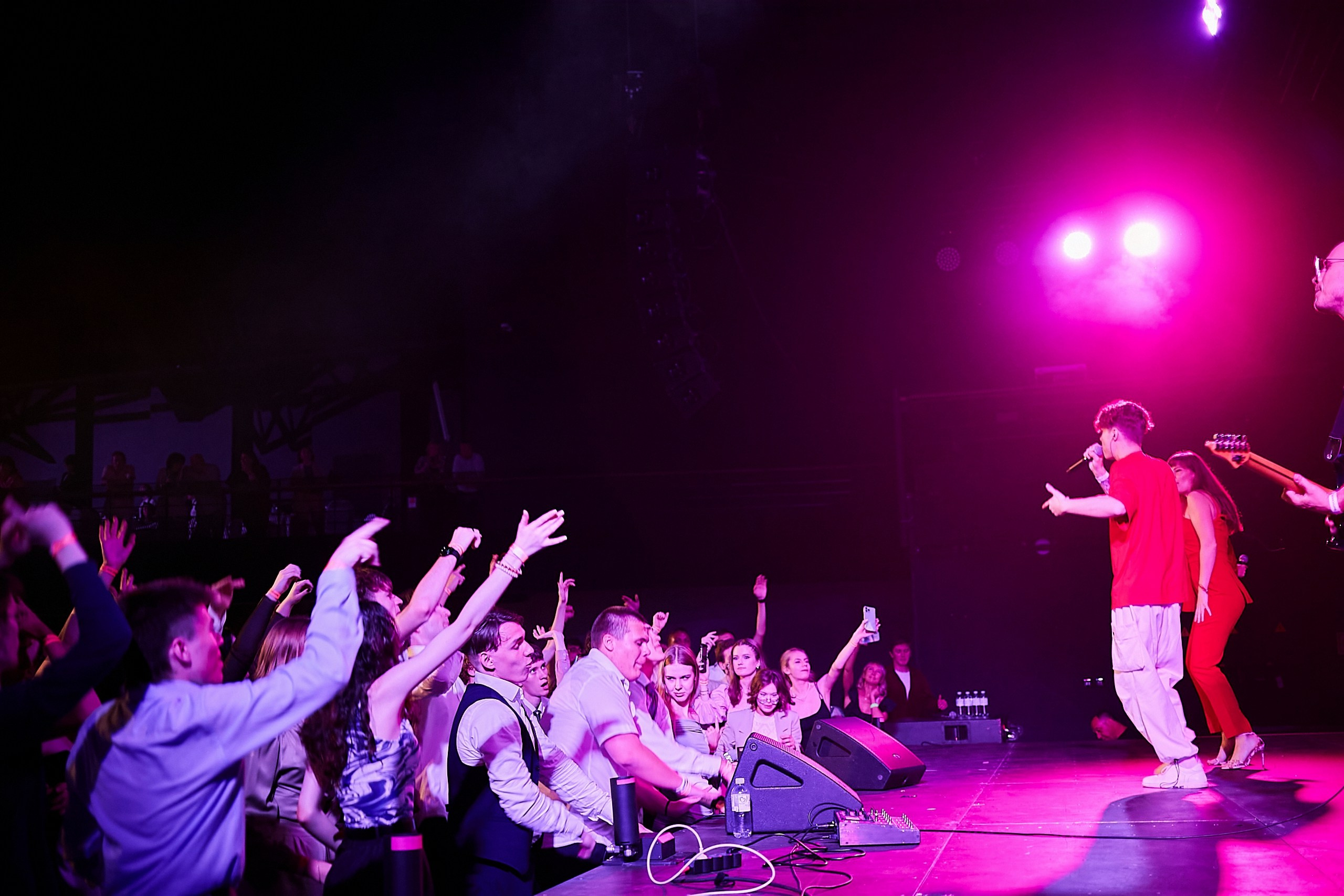 Выпускной 2024 концертный зал Академия ВТБ. Фотограф и Видеограф в Москве. Олег Корушев