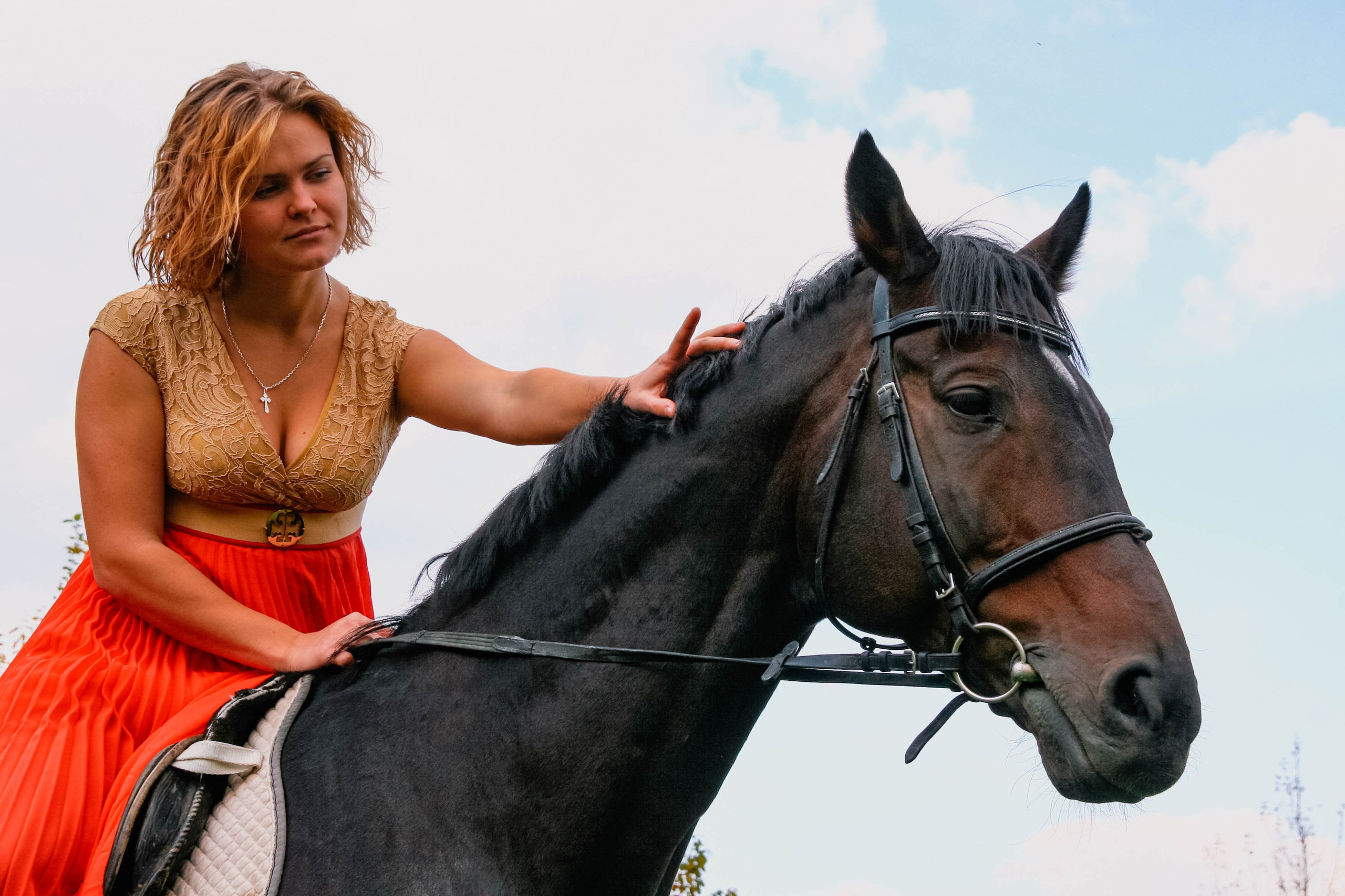 Алёна и Даша на лошади. Фотограф Пермь. Фотосессия в фотостудии Перми и на свежем воздухе