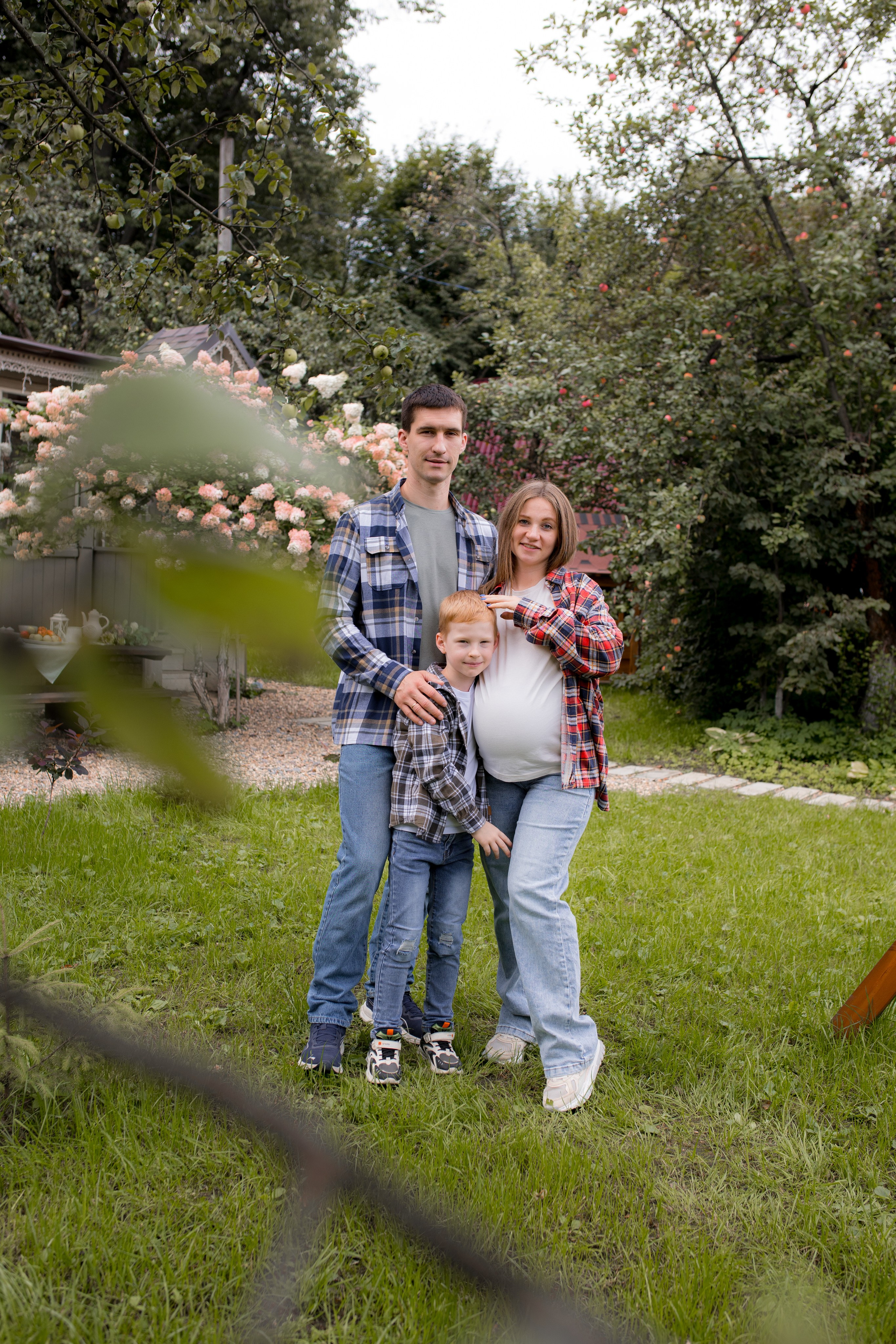 Фотосессия беременности на фотодаче в Купавне. Фотограф в Железнодорожном и Балашихе