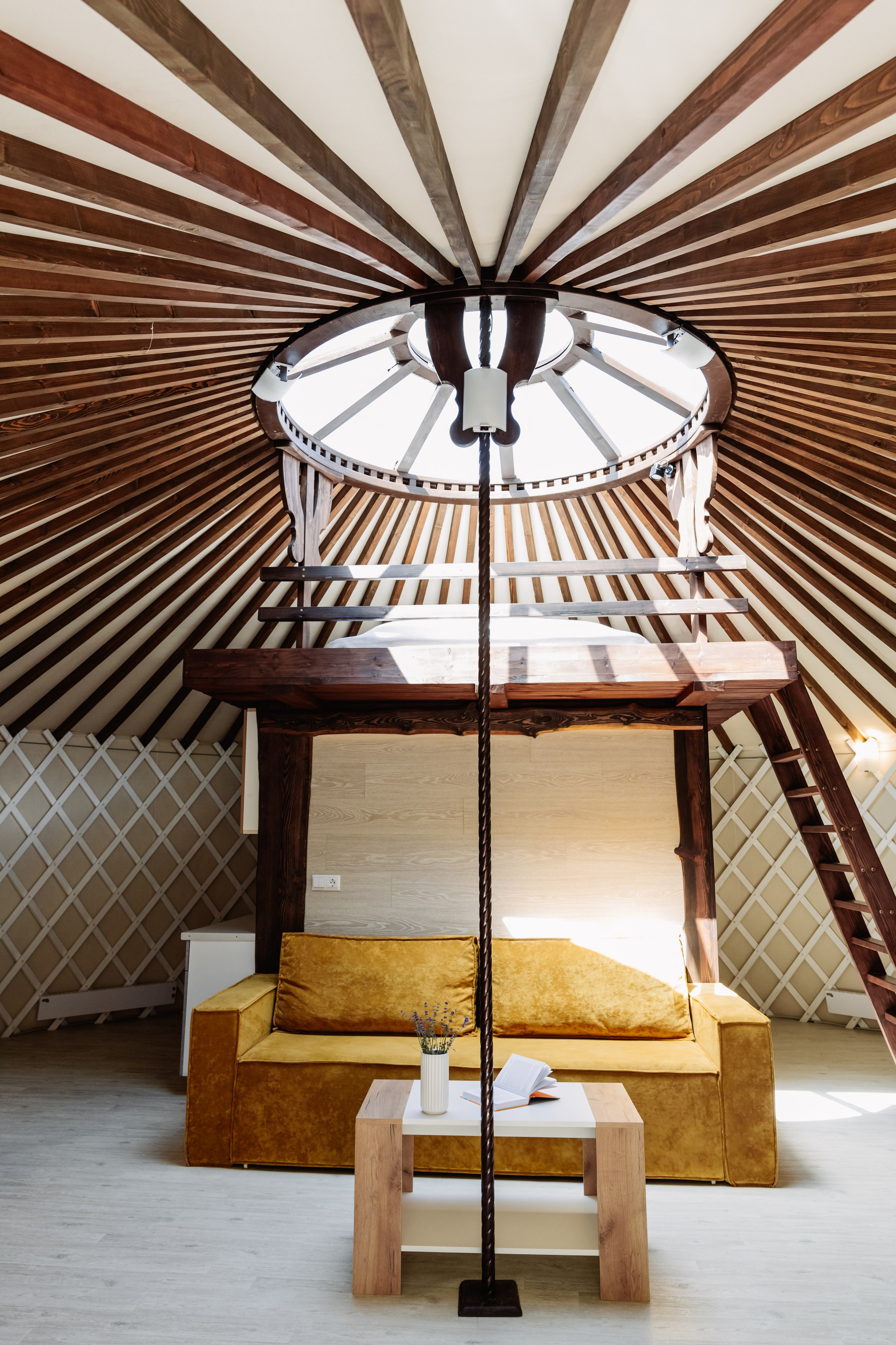 БЕРЕЗКА ВИЛАДЖ | Глэмпинг в Коломне | Юрта «Янтарная». ФОТОГРАФ ИРИНА ШАМАТАВА