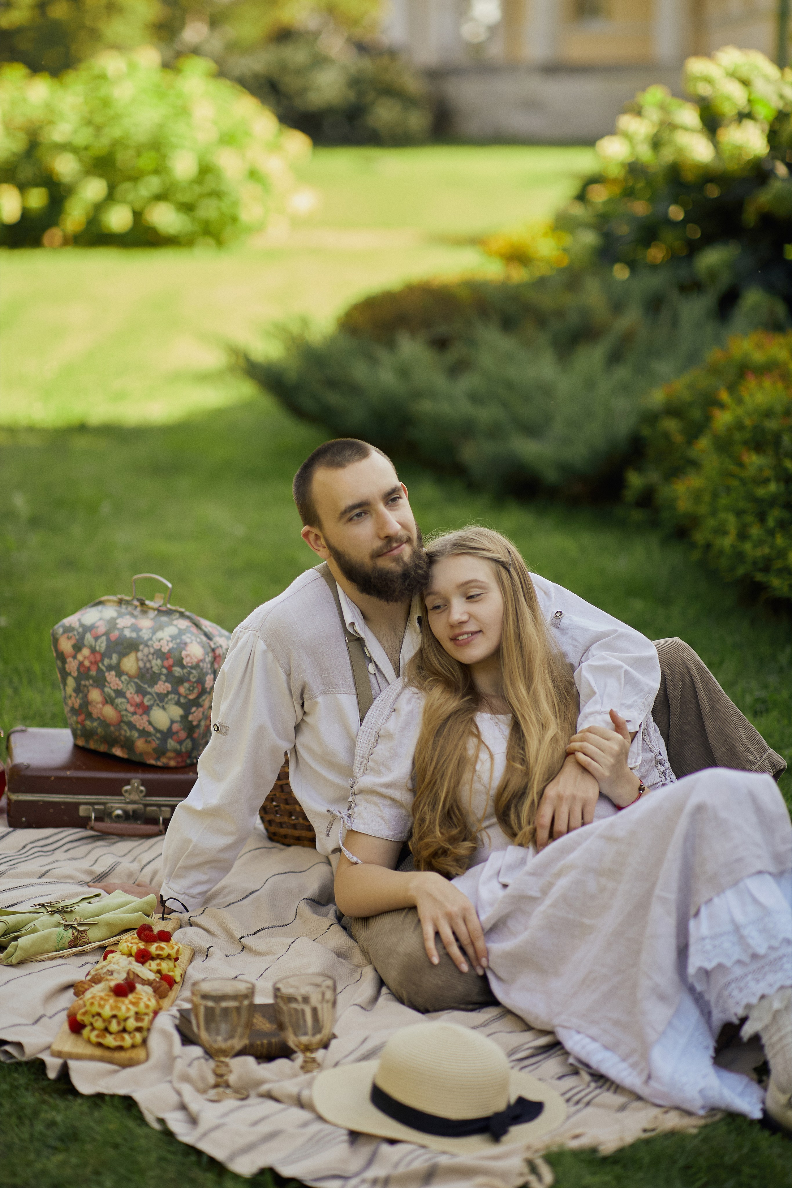 Алексей и Светлана в приусадебном парке. Фотограф в Твери Helga J. Fox