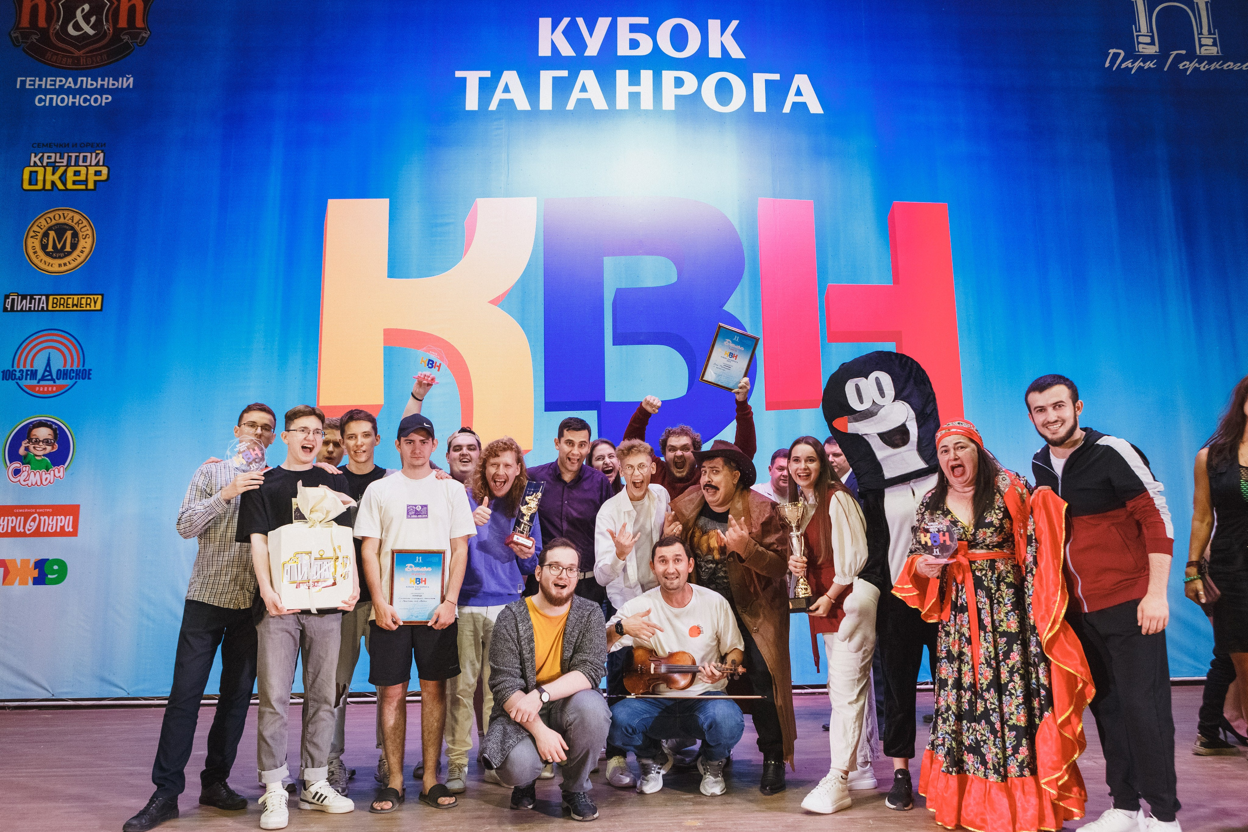 Шутки с уголка: Весёлый день с КВН в Парке Горького Таганрога. Свадебный и семейный фотограф в Таганроге Бакарюк Антон