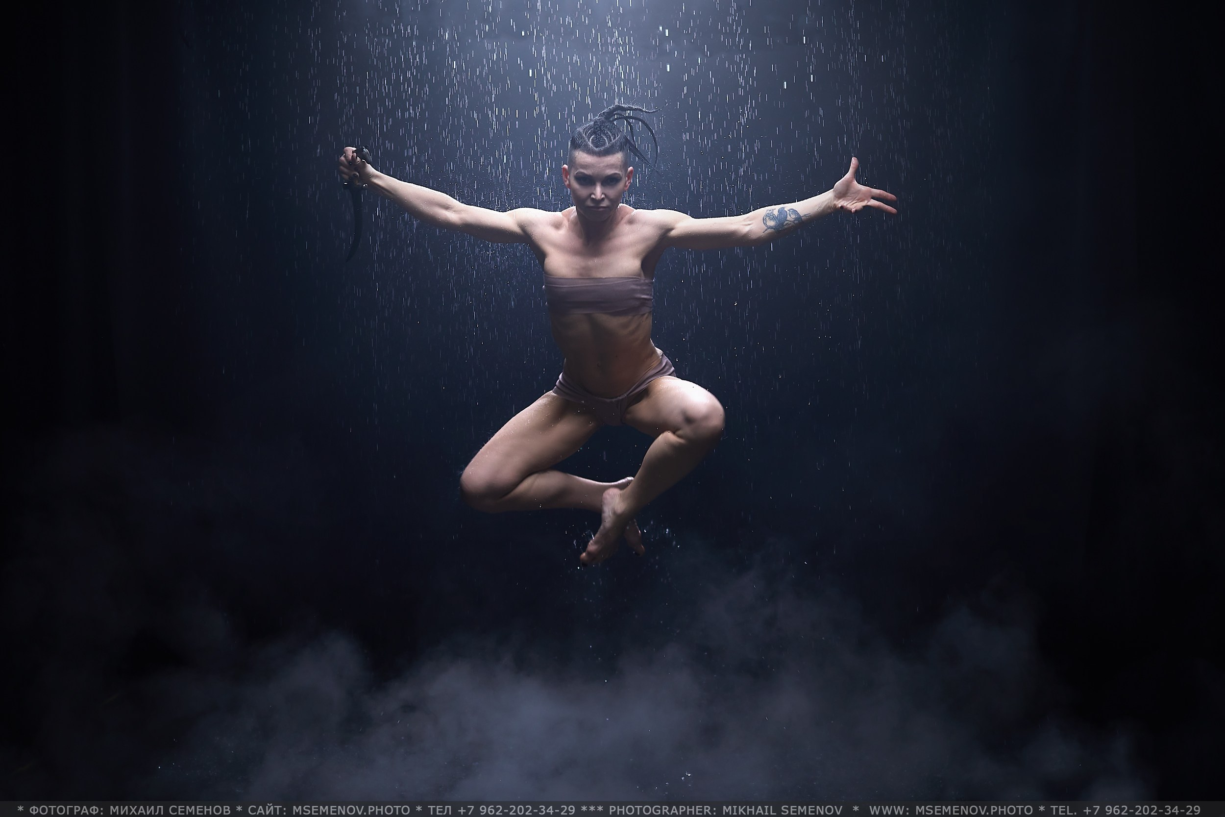 Аква-фотосессия Анны. Боевая фотосессия с водой. Фотограф Михаил Ярославль