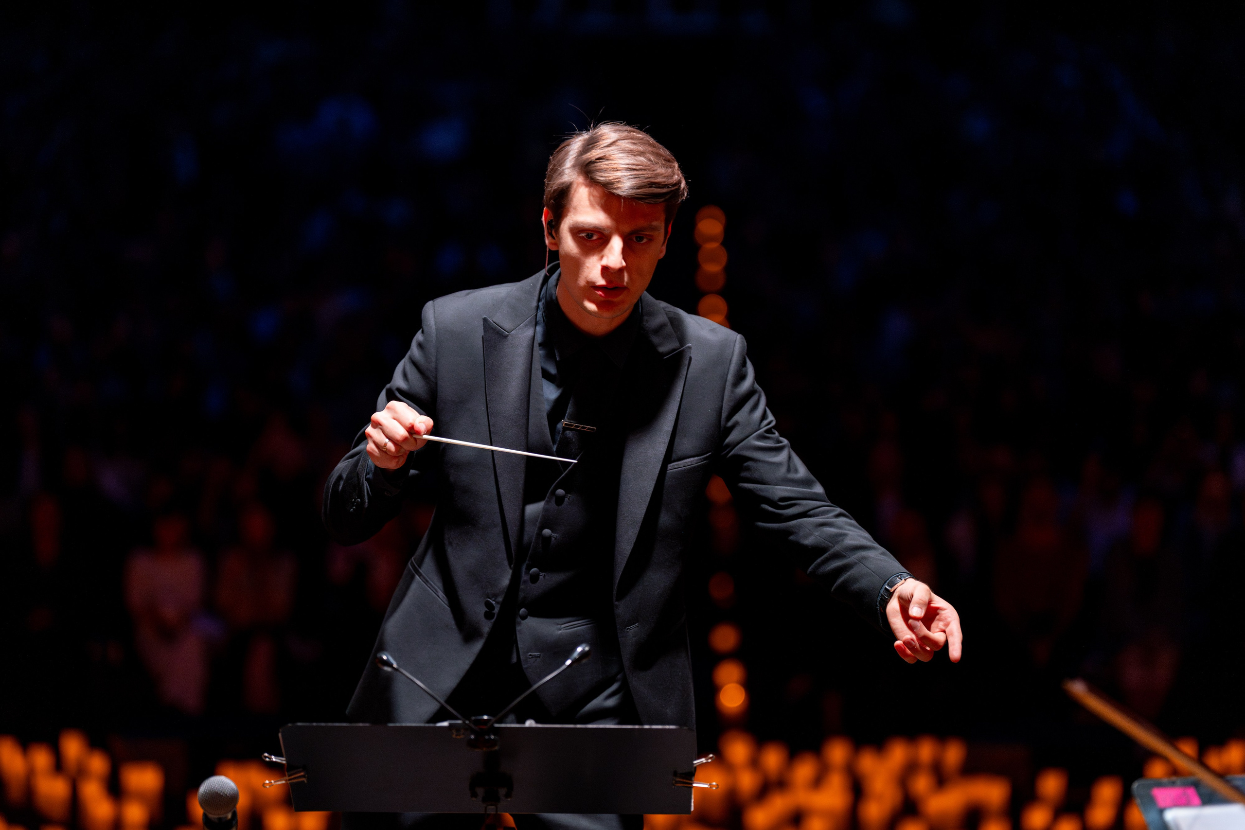 Симфонический оркестр Lumisfera при свечах. Фотограф Никита Комаров