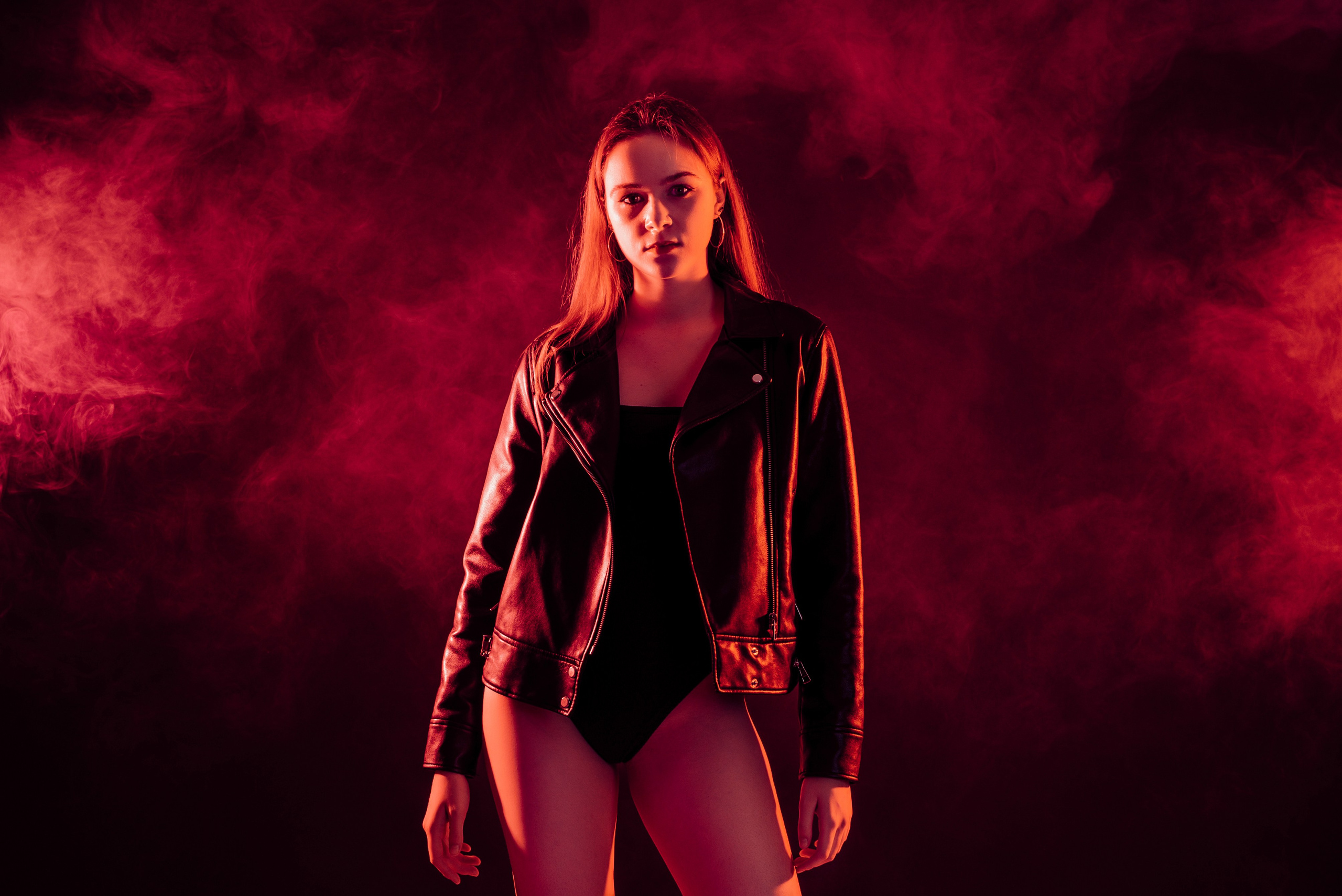 Соня в красном. Паша Страхов — фотограф