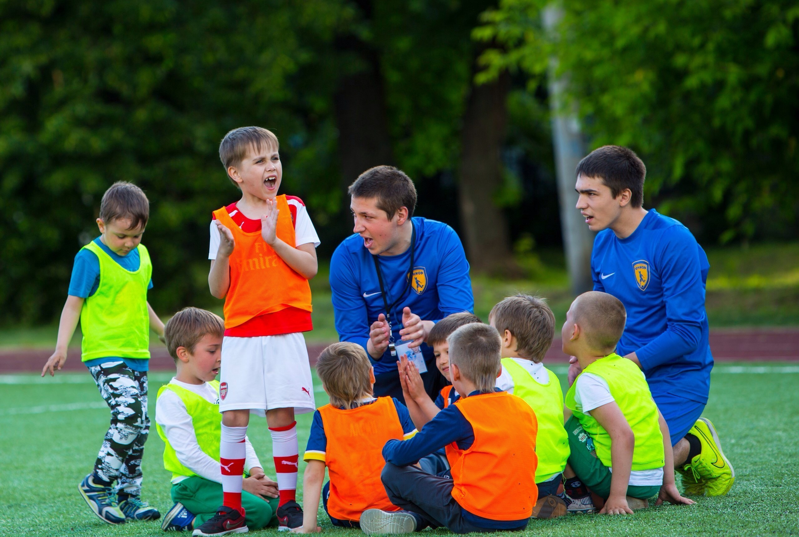 Футбольная школа «Юниор» — фото тренировок и игр. Выпускные альбомы для школы и детского сада — школьный фотограф Подольск, Троицк, Щербинка, Москва