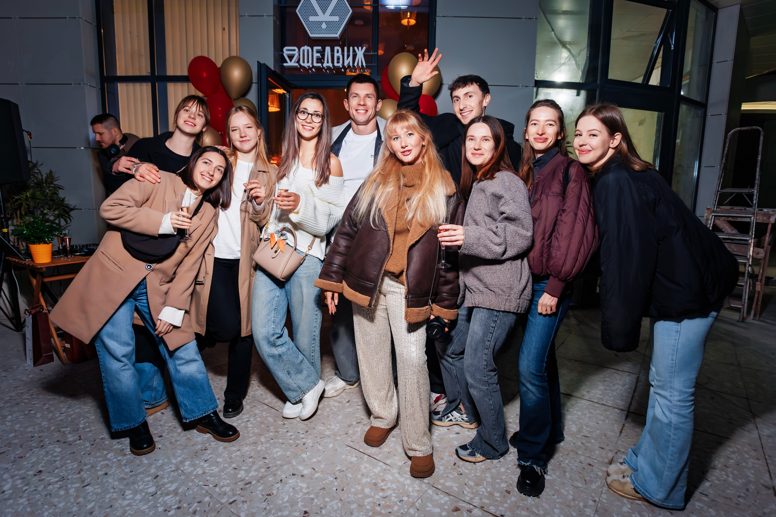 10 лет проекту «КОФЕДВИЖ» и открытие новой кофейни_Ялта_19.12.2025. Аминов Руслан | Фотограф