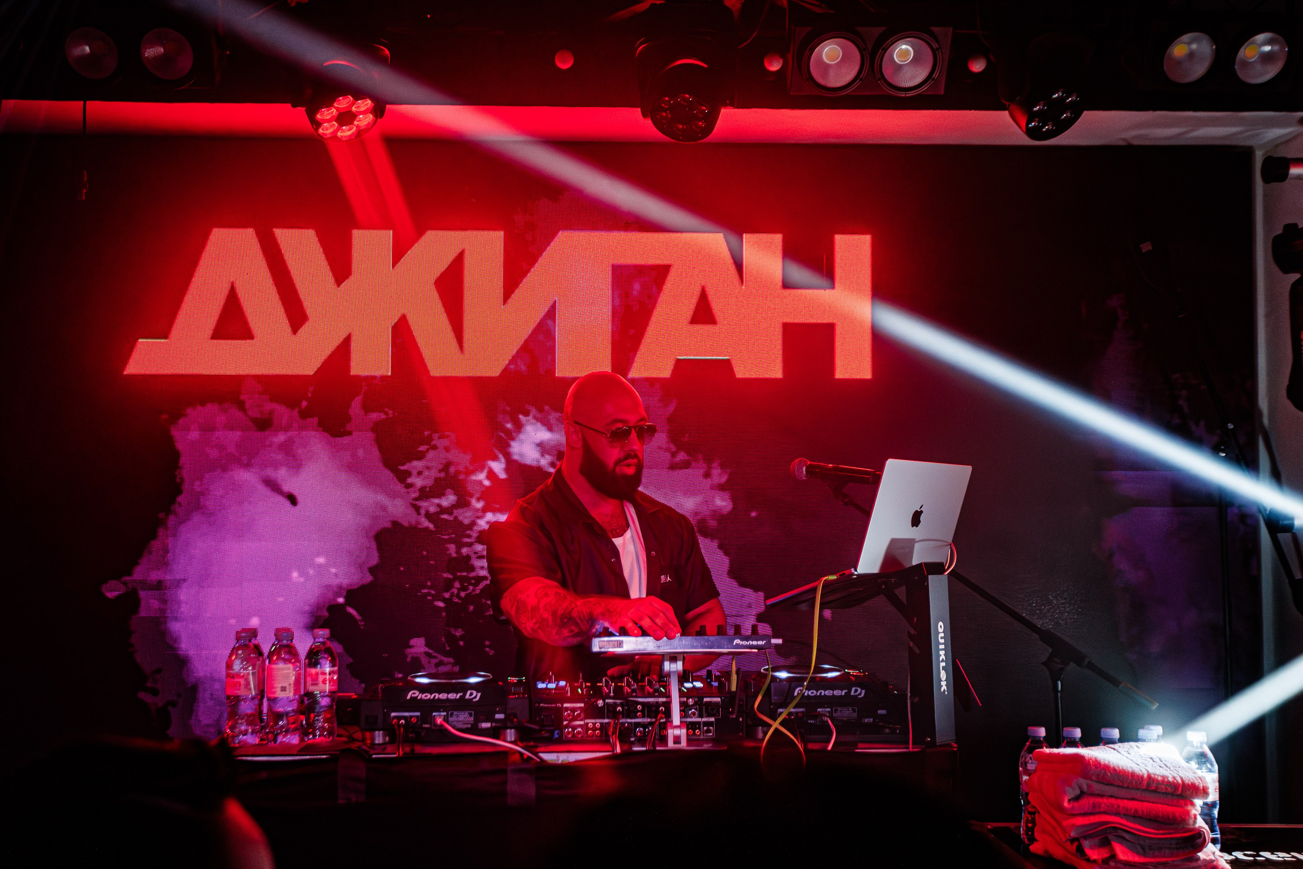 «Джиган"_Чайка на пляже_Ялта_12.07.2025 г. Аминов Руслан | Фотограф