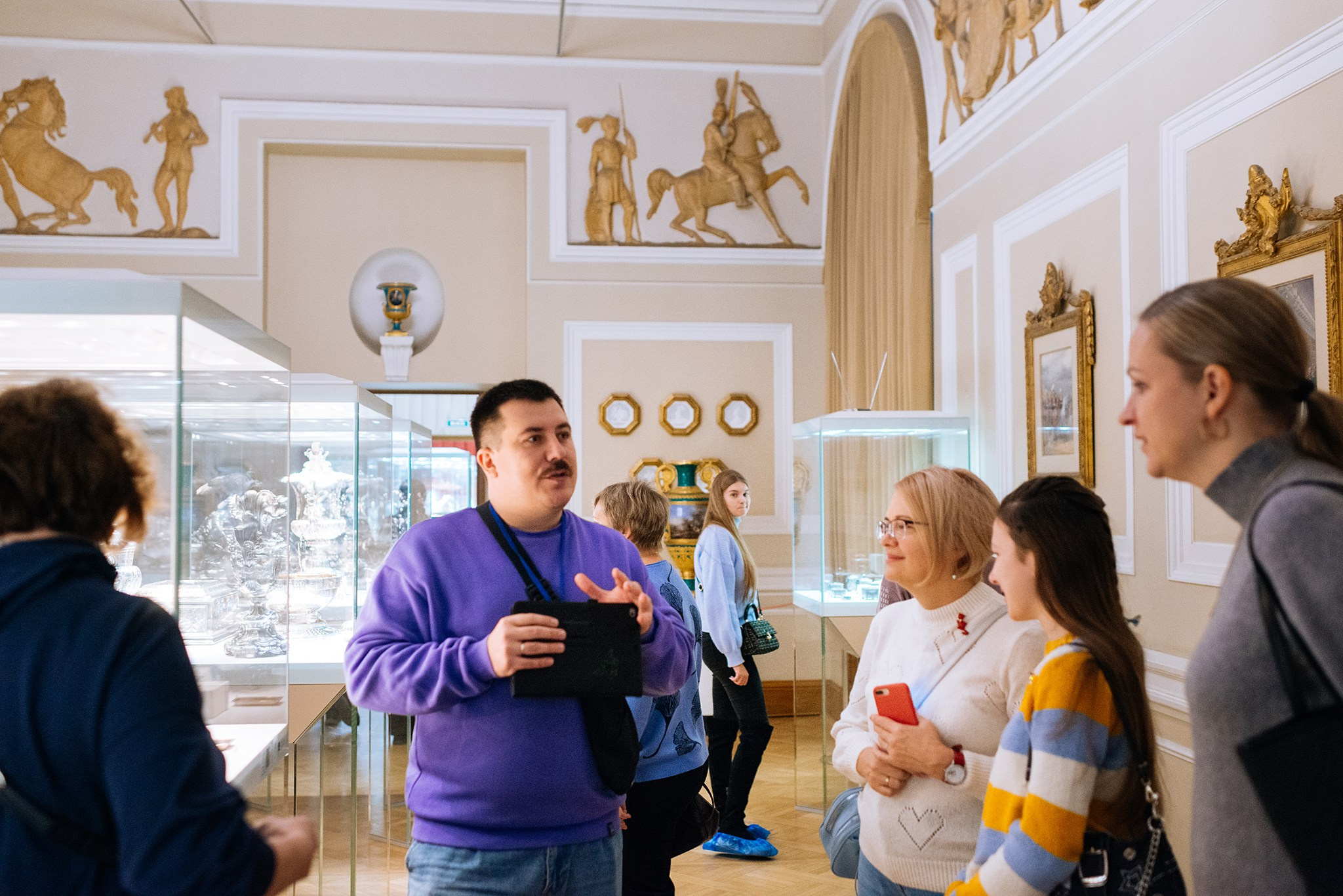 Егор Шапиро. Экскурсия в музей Фаберже. Ноябрь 24. Репортажный фотограф в Санкт-Петербурге Анастасия Клёпова
