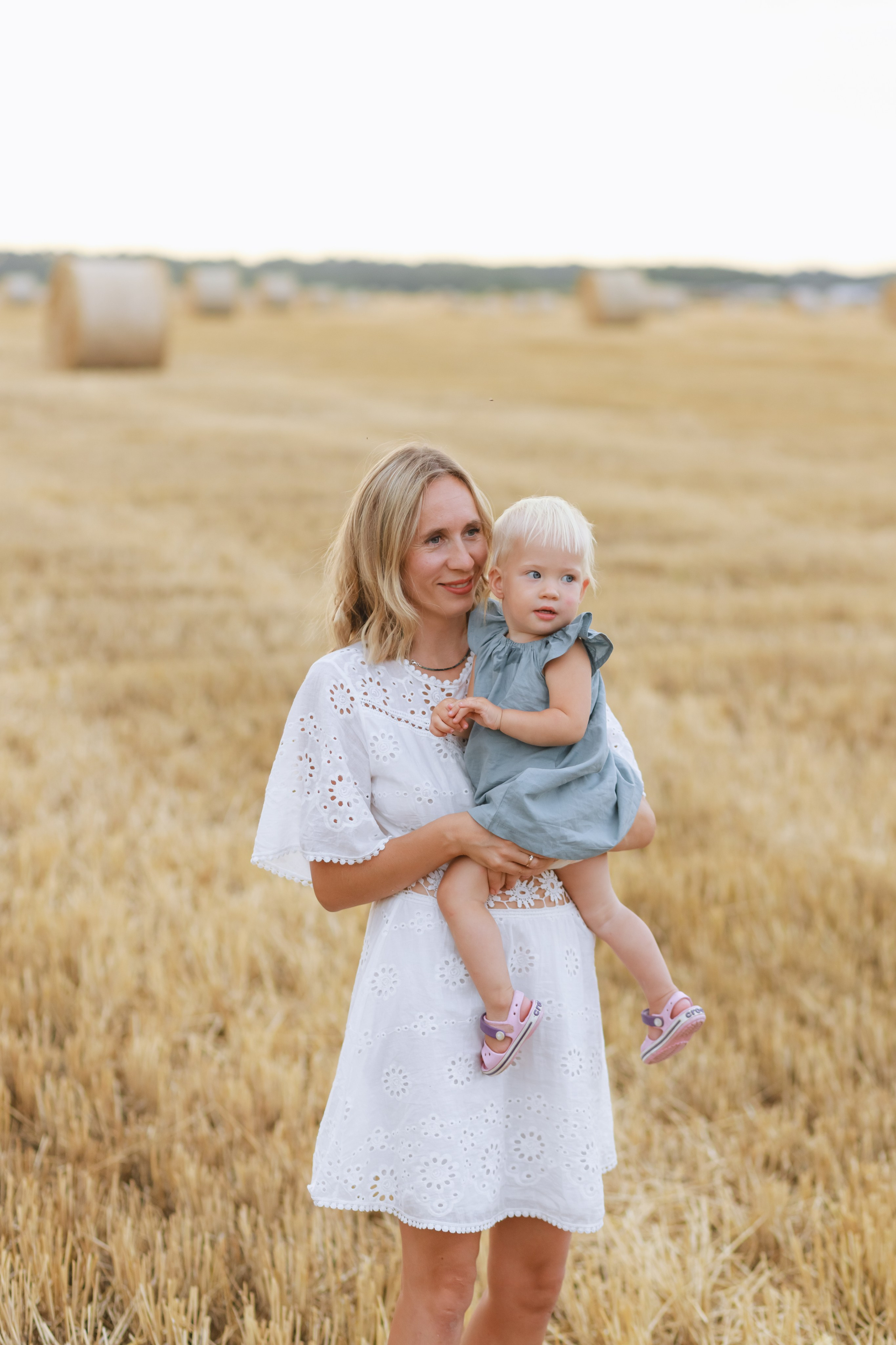 В стогах. Детский и семейный фотограф в Краснодаре Альбина Морозова