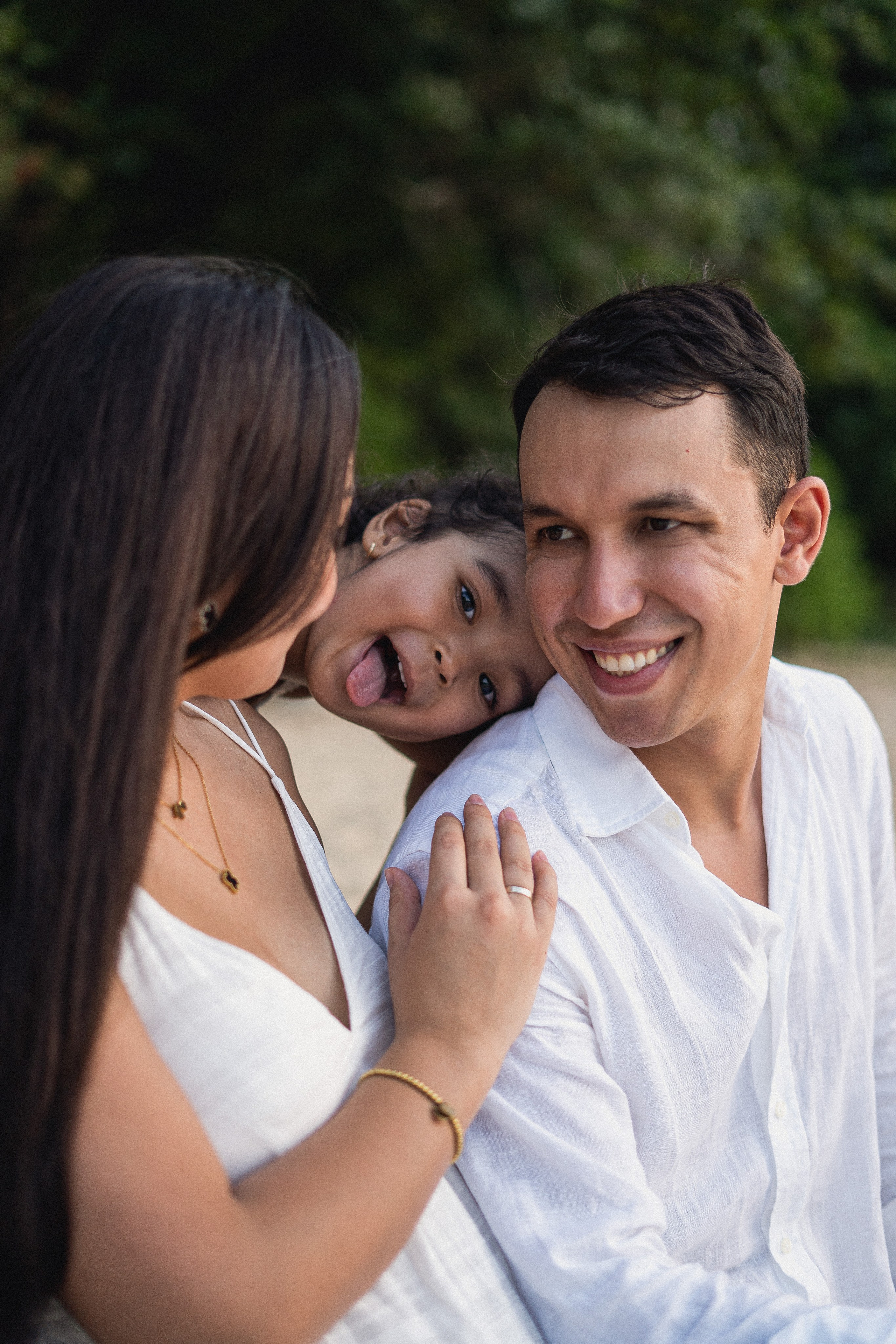 Семейная фотосъёмка на Пхукете – тепло, искренность и любовь вашей семьи на фотографиях. Ян Долматов — фотограф, видеограф и продюсер на Пхукете, Таиланд