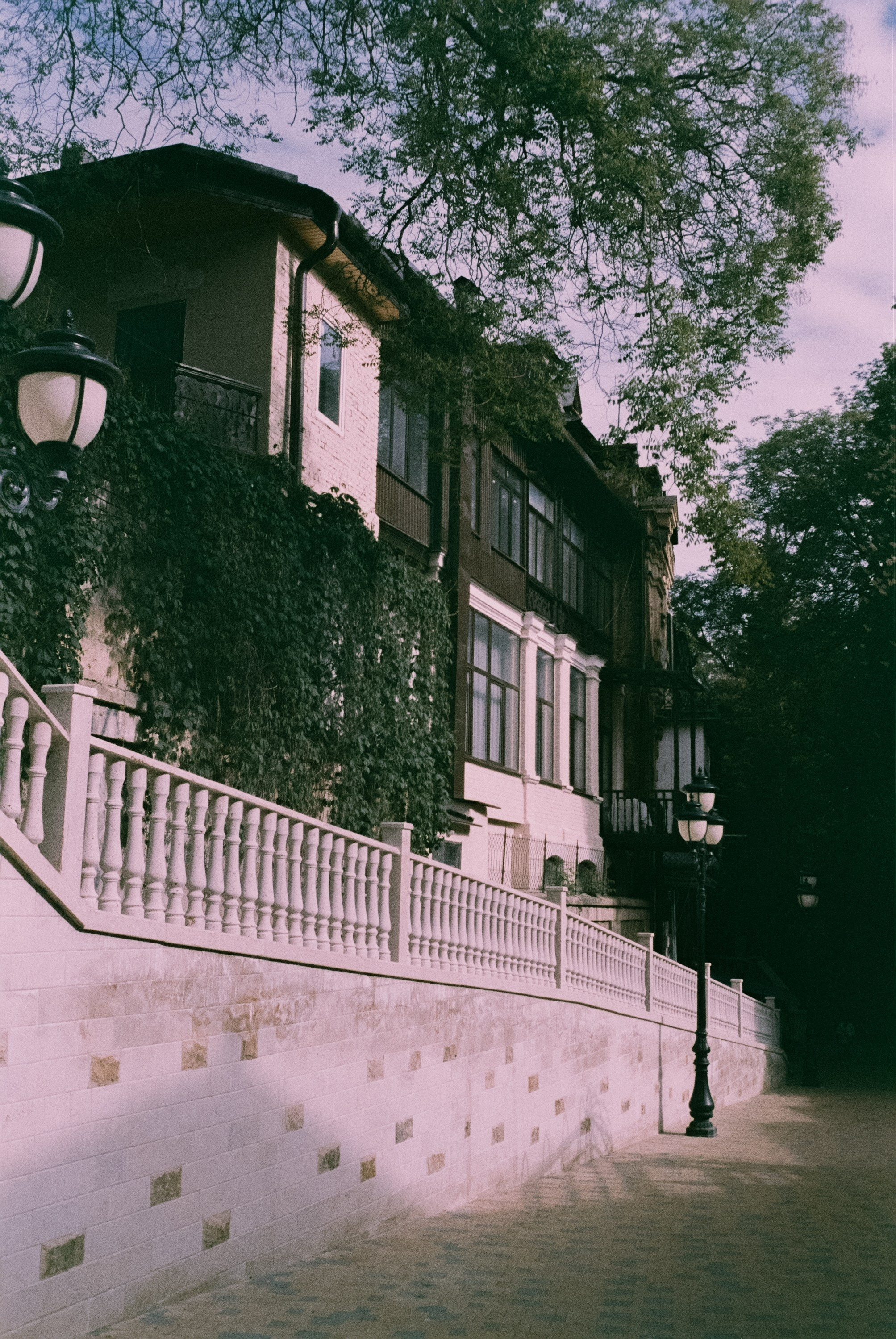 Кисловодск 11 мая / Fujicolor Superia 200 (просрочка) / Minox 35GT