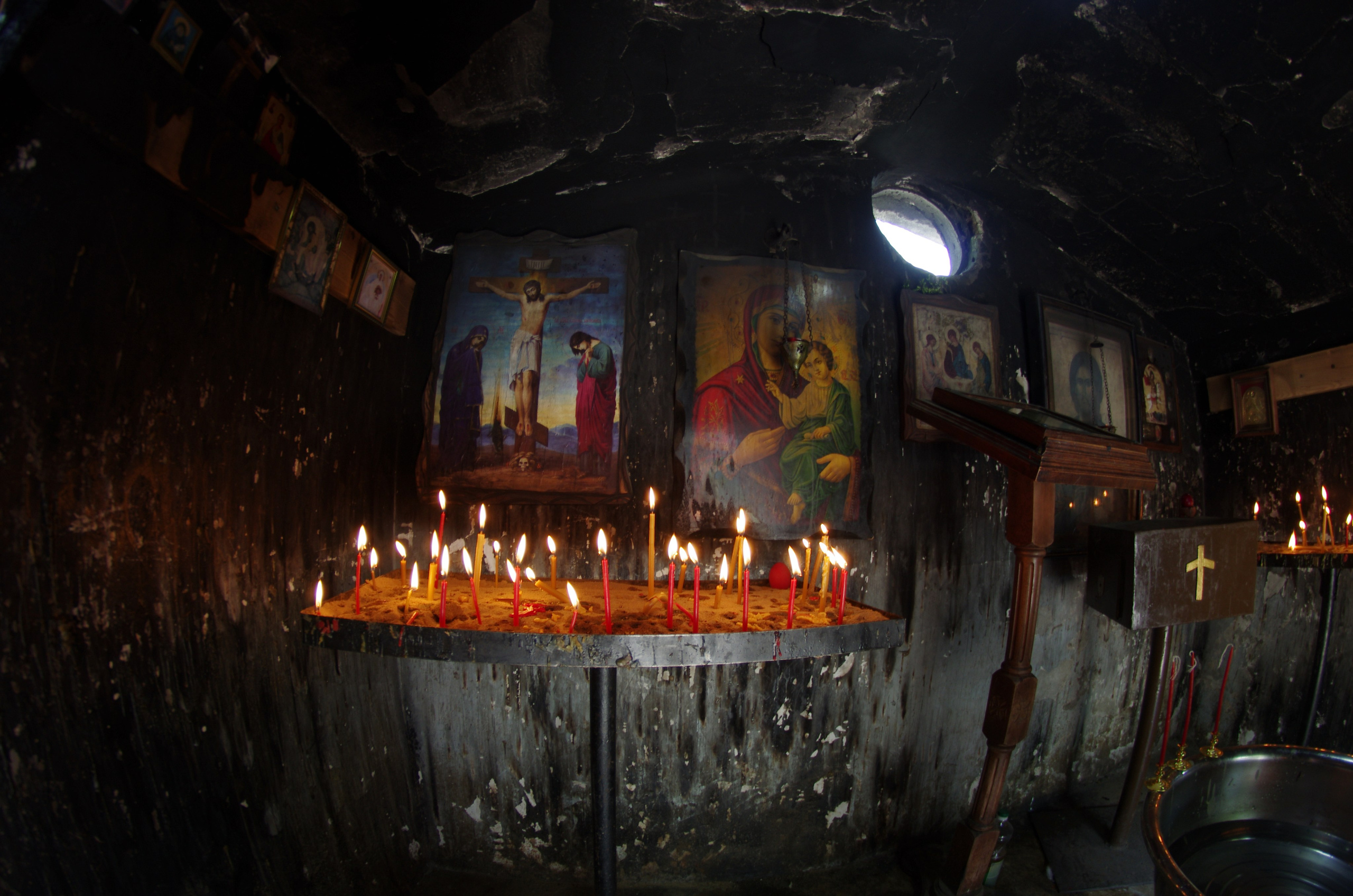 Крещение в Церкви Святого Георгия в Гогни. Портретный фотограф Денис Милютин